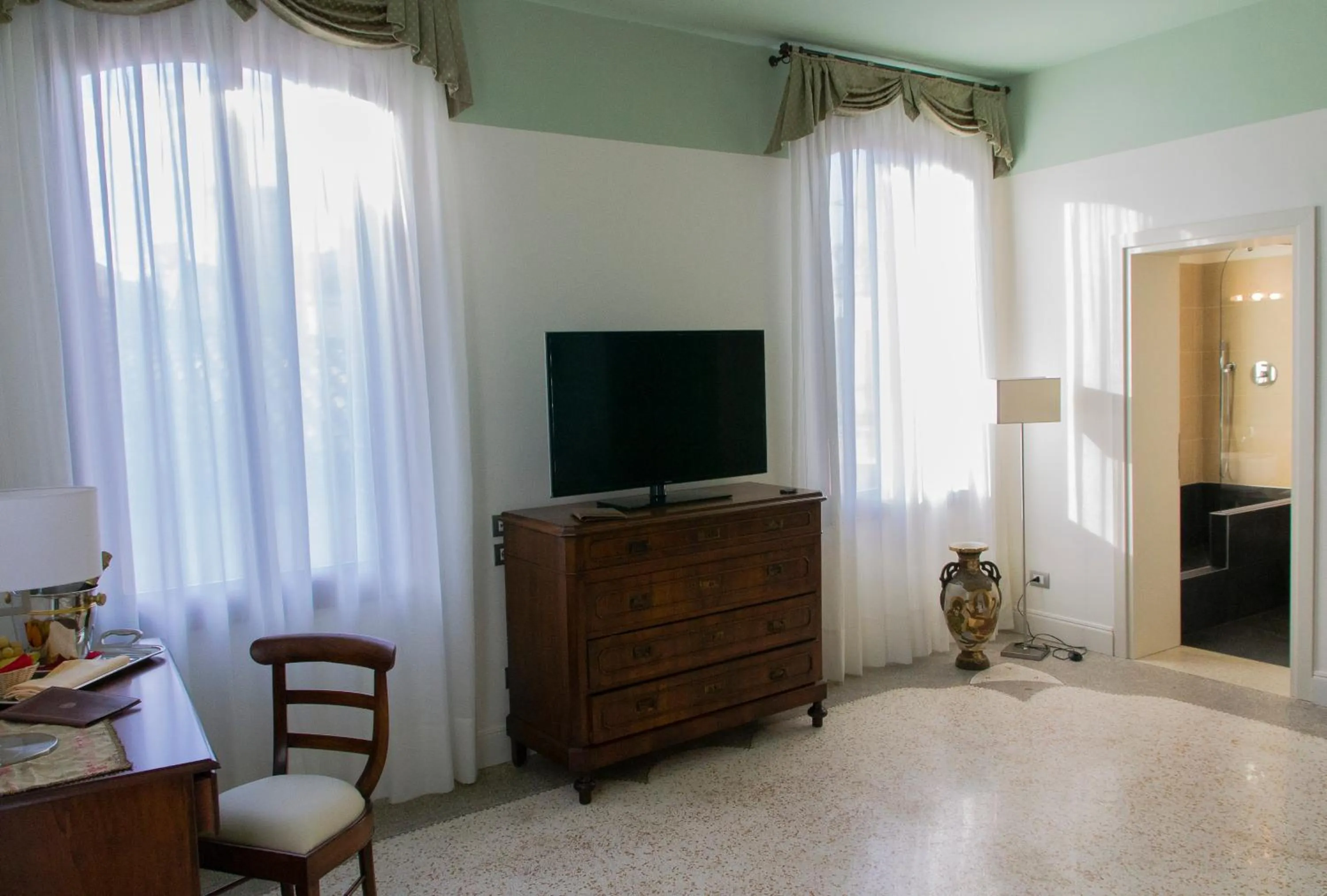 TV and multimedia in Hotel Sant'Antonin