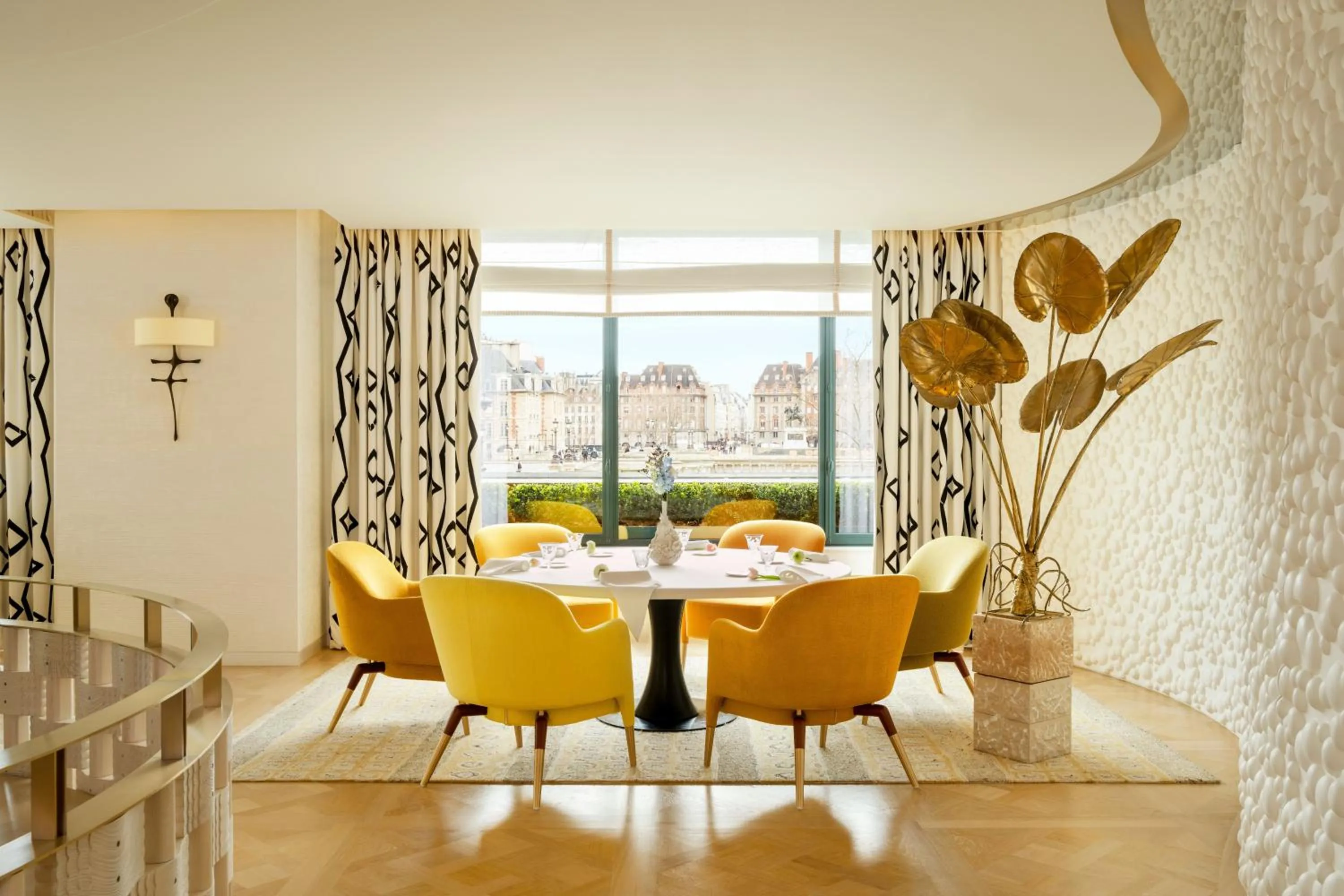 Restaurant/places to eat in Cheval Blanc Paris & Dior Spa Cheval Blanc Paris