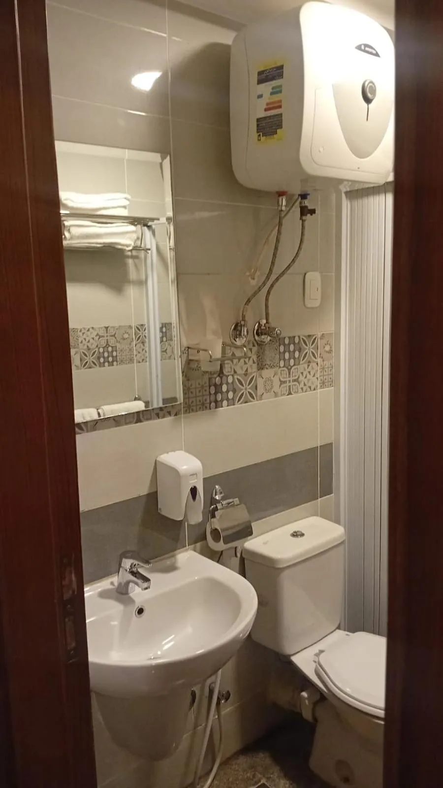 Shower in Royal Inn Residence