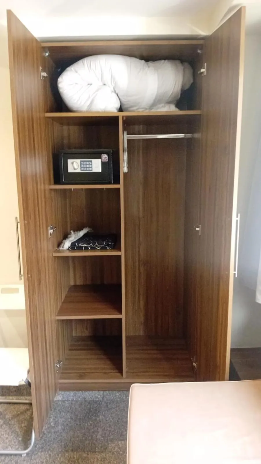 wardrobe in Royal Inn Residence