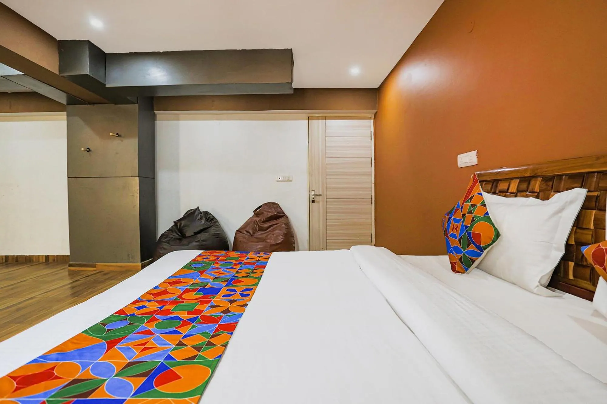 Bed in FabHotel Sky Rise Inn Near Medanta- The Medicity Hospital, Gurugram