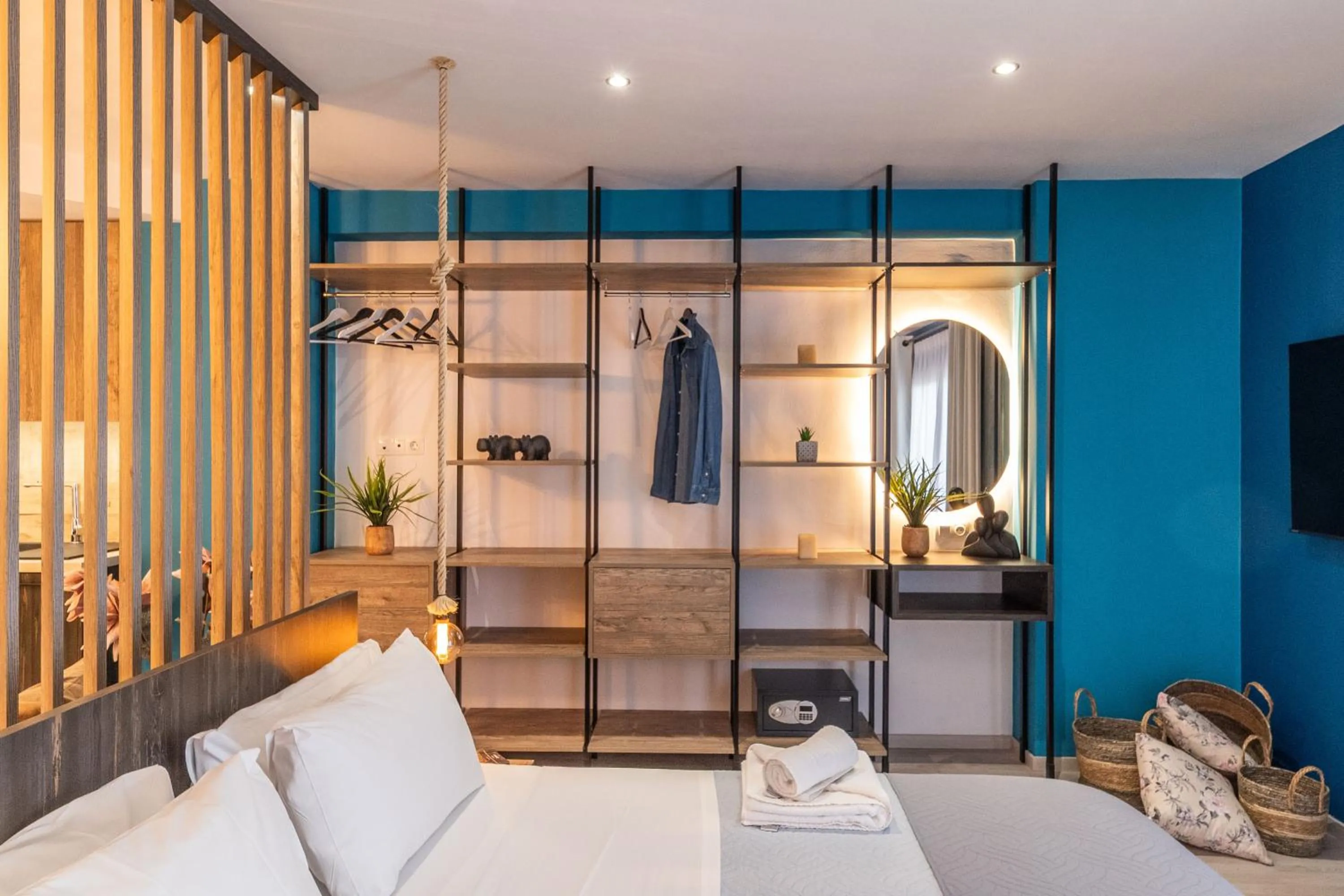 Bed in Semiso Beach Suites