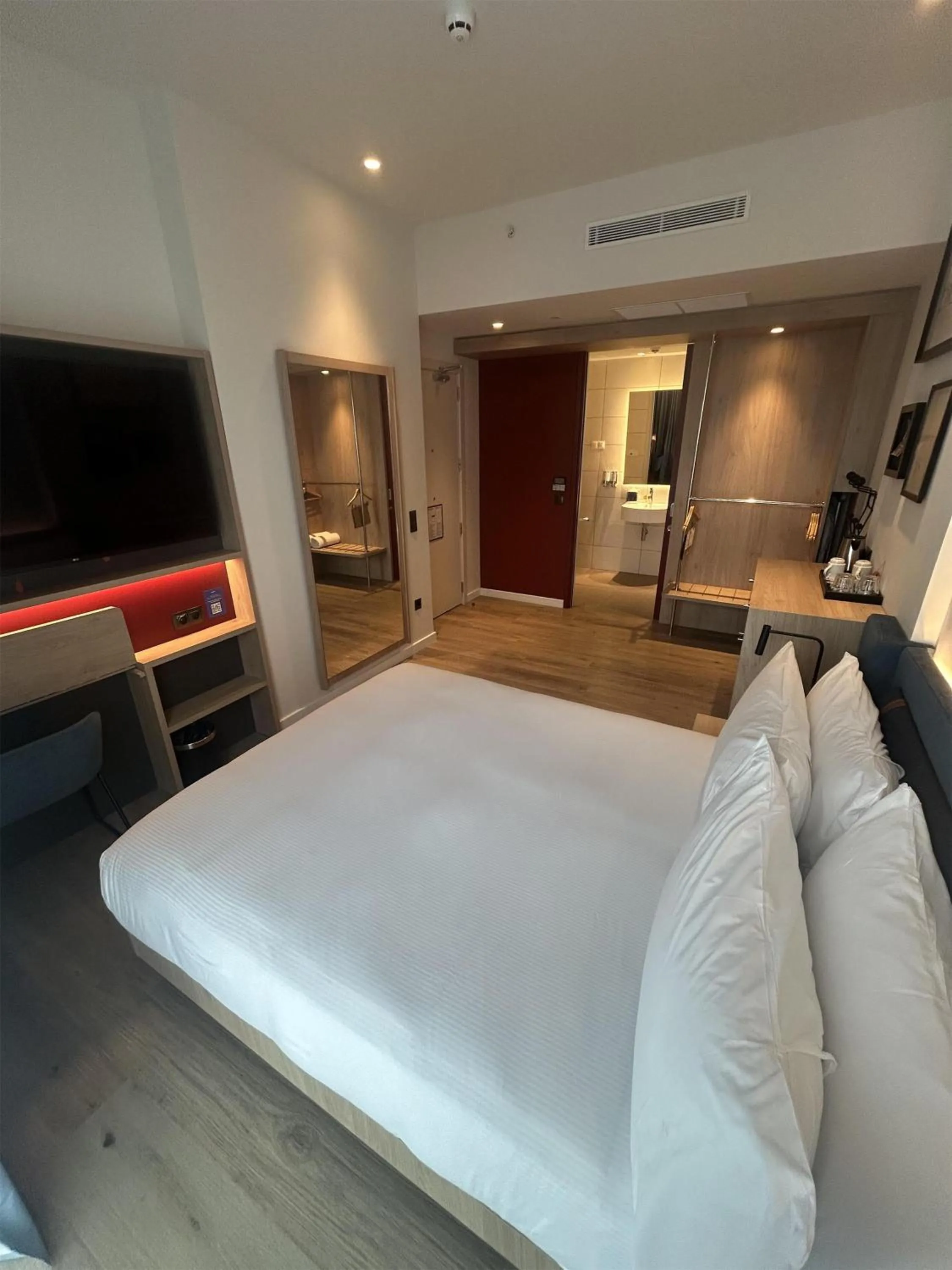 Bed in Hampton By Hilton Barcelona Fira Gran Via