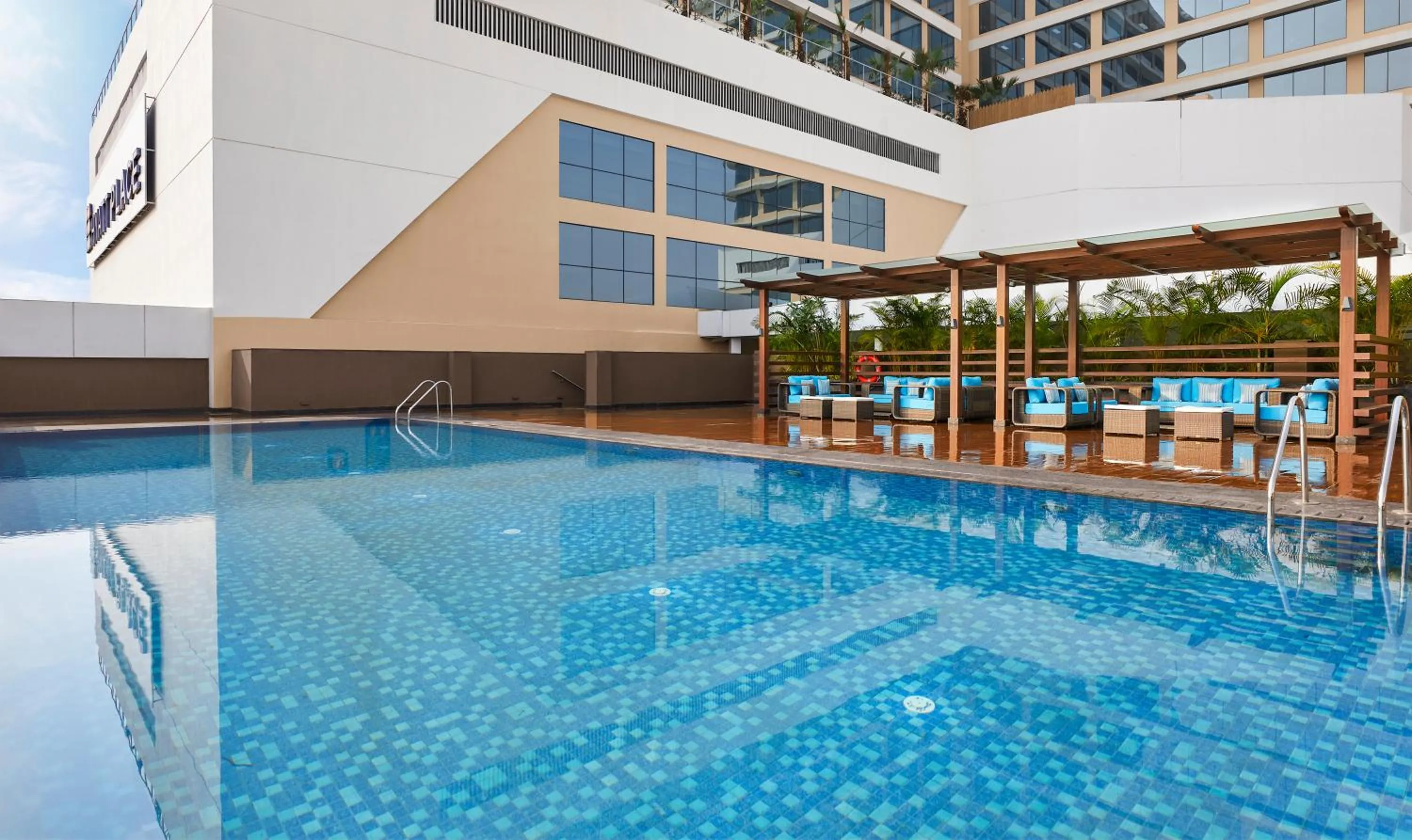 Swimming pool in Hyatt Place Vadodara