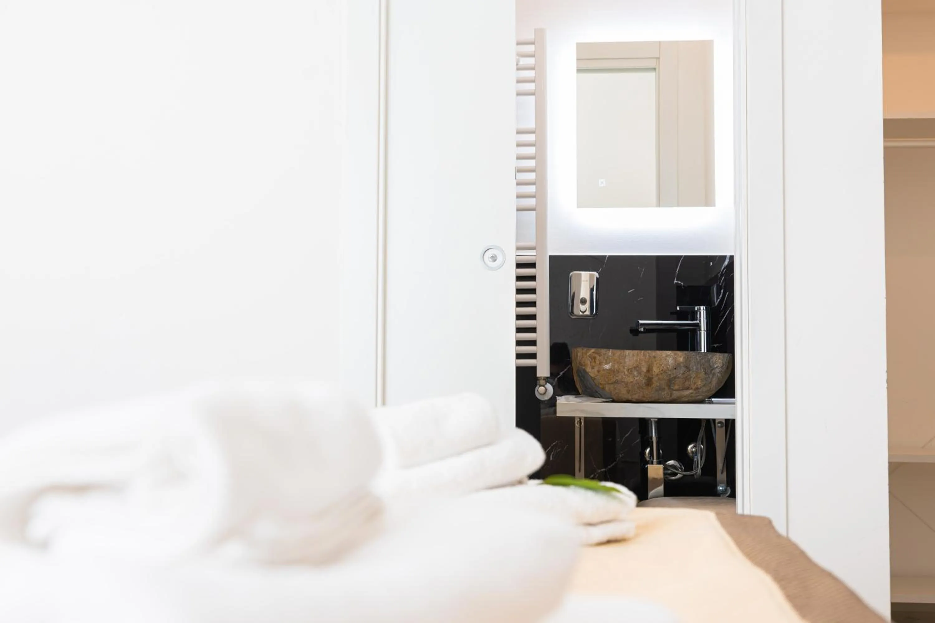 Bathroom, Bed in Grand Central Room