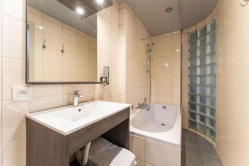 Bathroom in Hotel karel de stoute