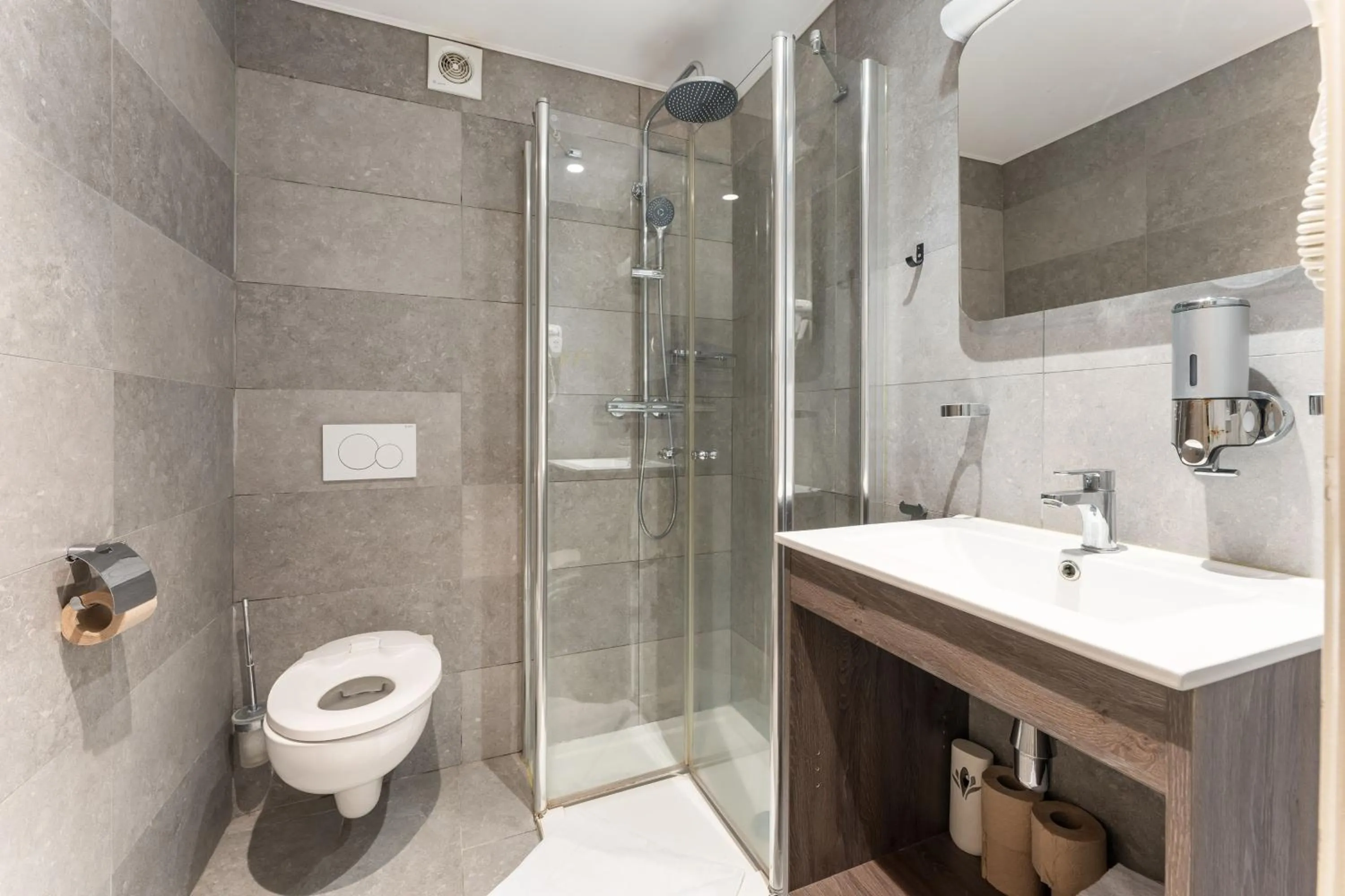 Shower in Hotel karel de stoute