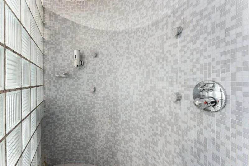 Shower in Hotel karel de stoute