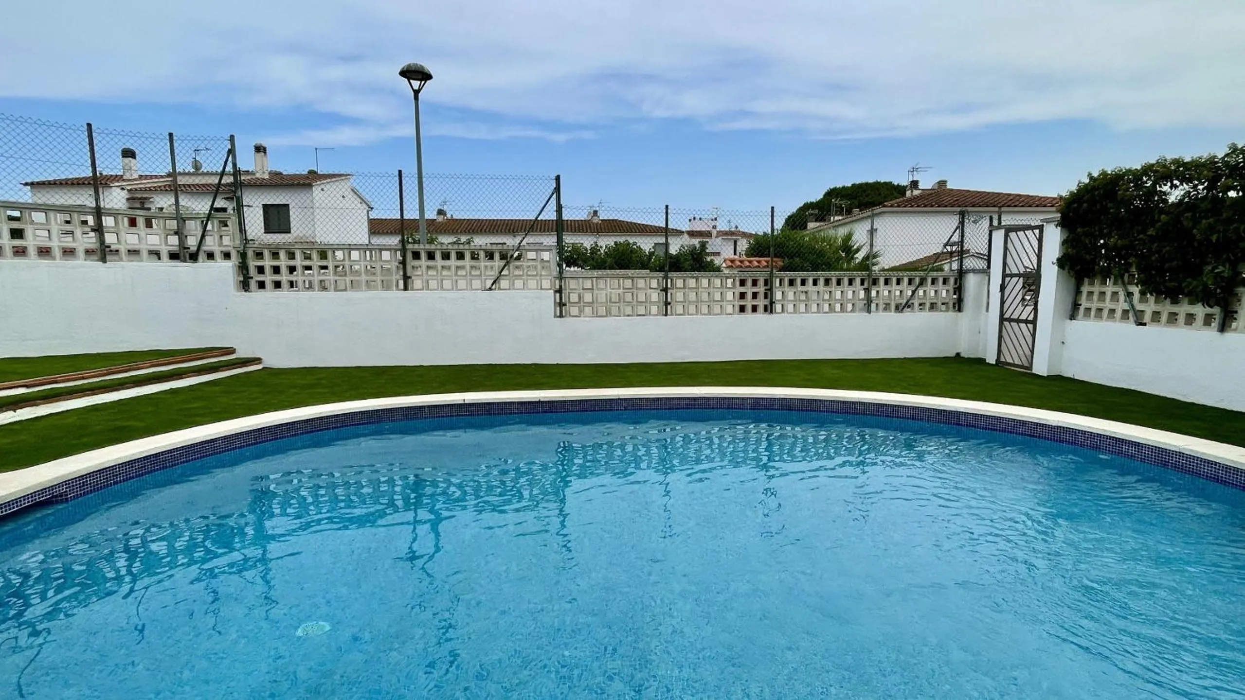 Swimming pool in La Vinya 02