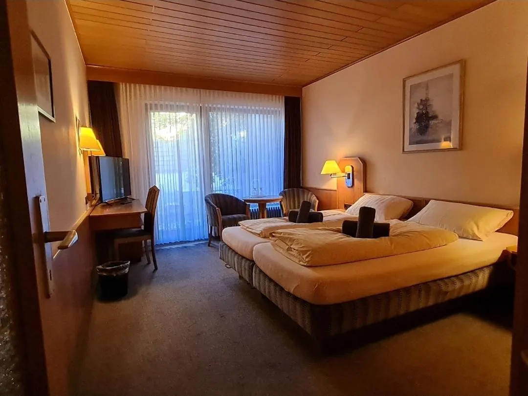 Bed in Hotel-Barbarossa-Garni bei Hanau