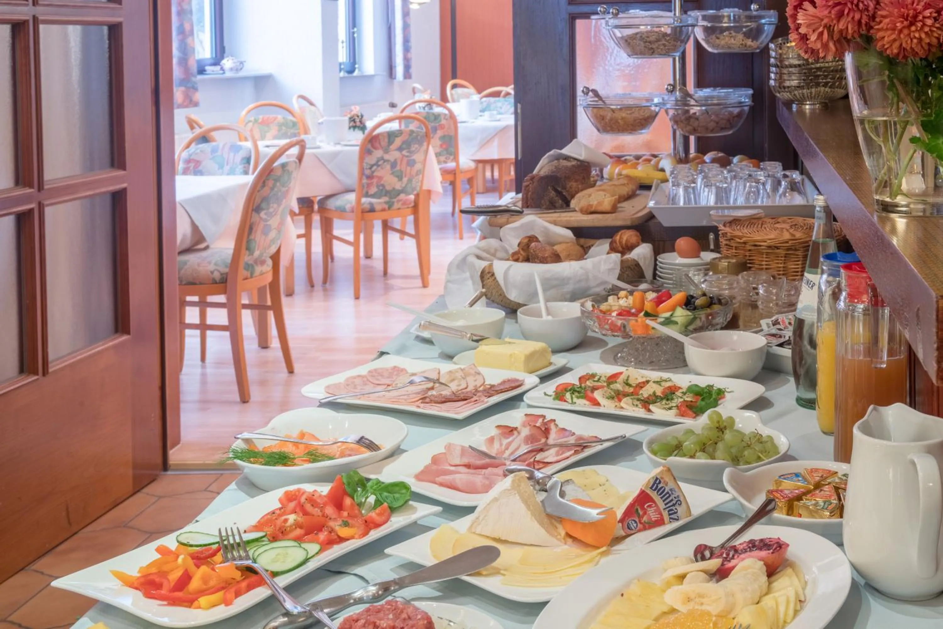 Food and drinks in Hotel-Barbarossa-Garni bei Hanau