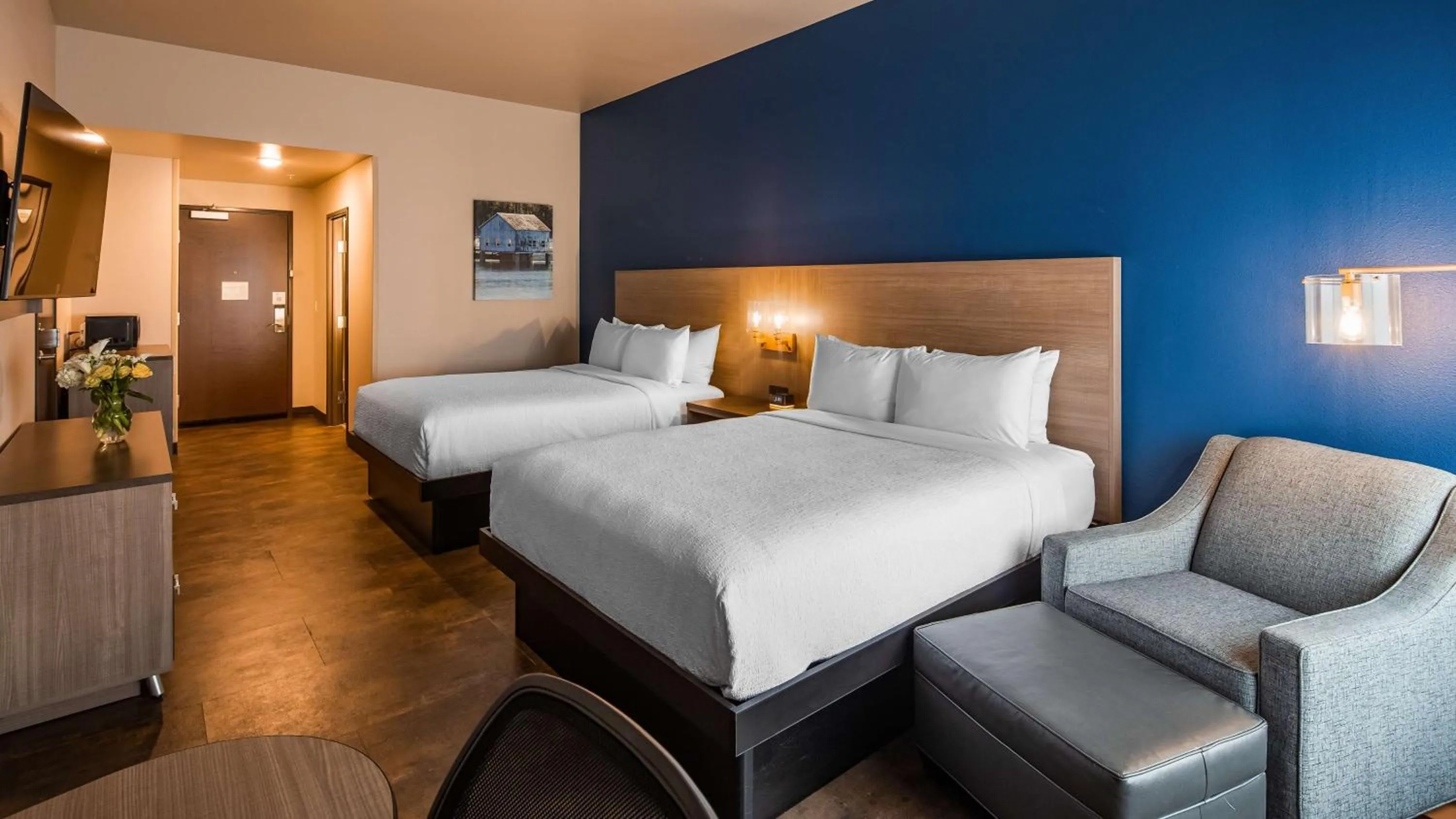 Photo of the whole room, Bed in The Forge Hotel BW Signature Collection