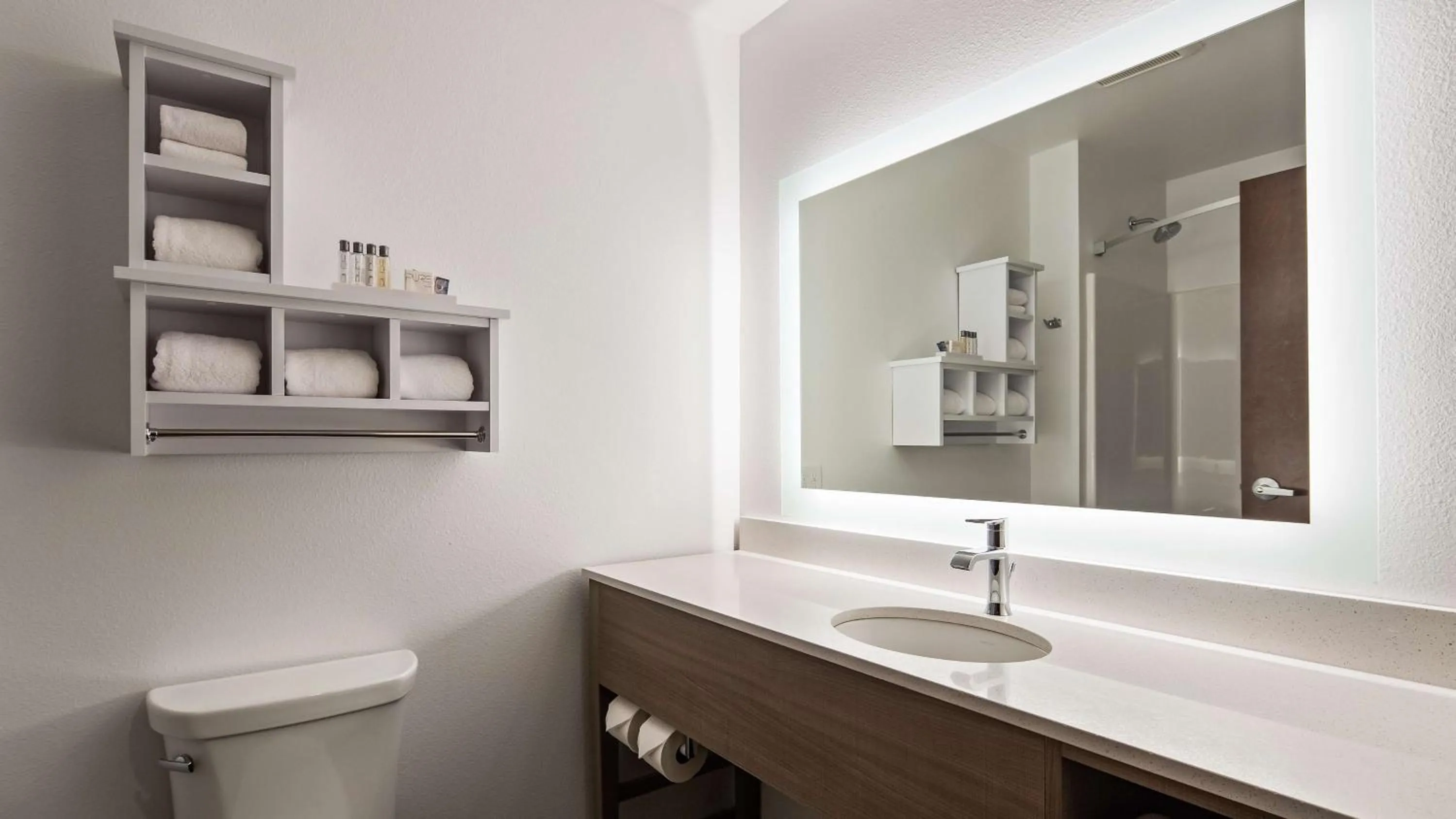 Photo of the whole room in The Forge Hotel BW Signature Collection