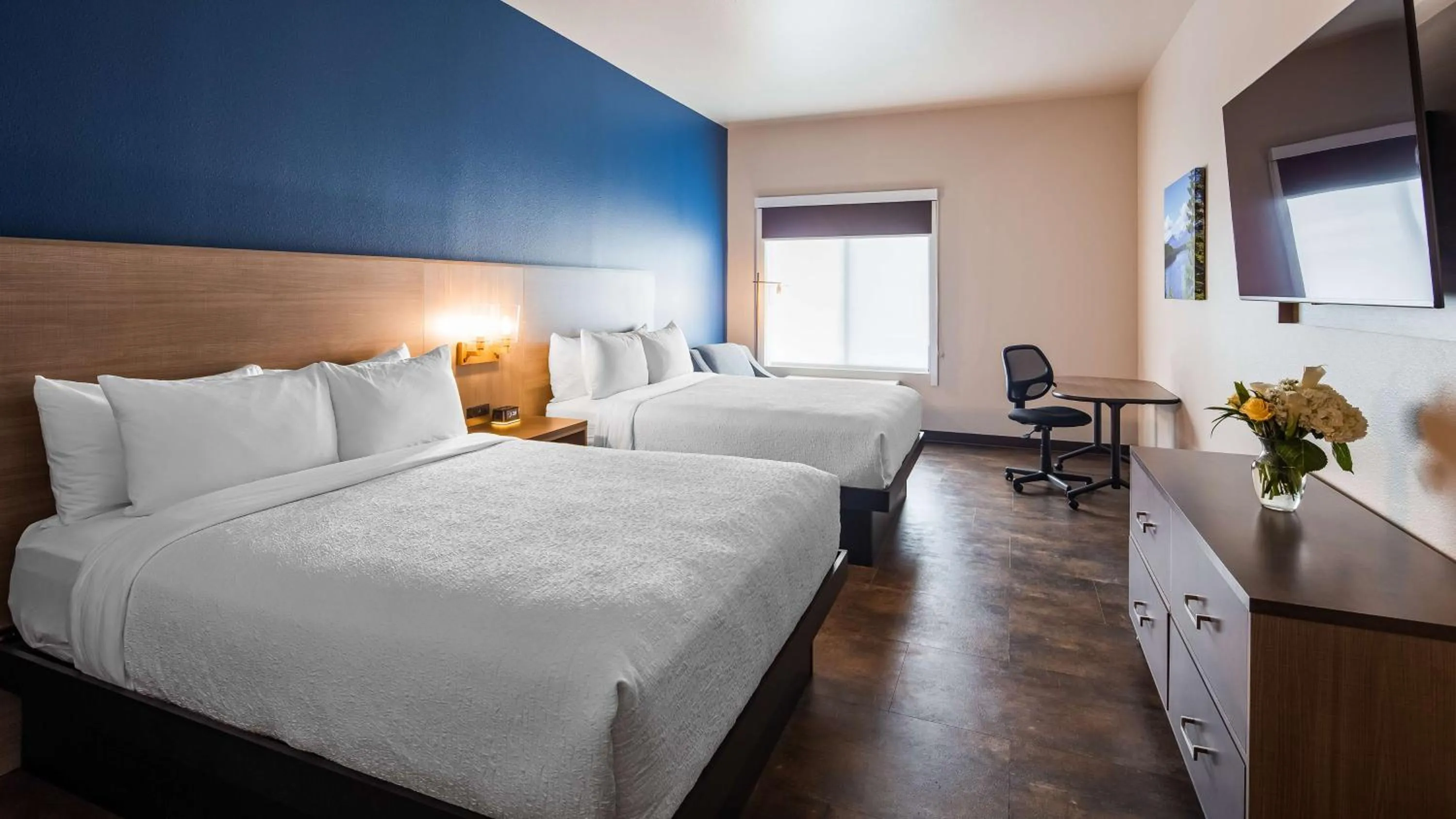 Photo of the whole room, Bed in The Forge Hotel BW Signature Collection