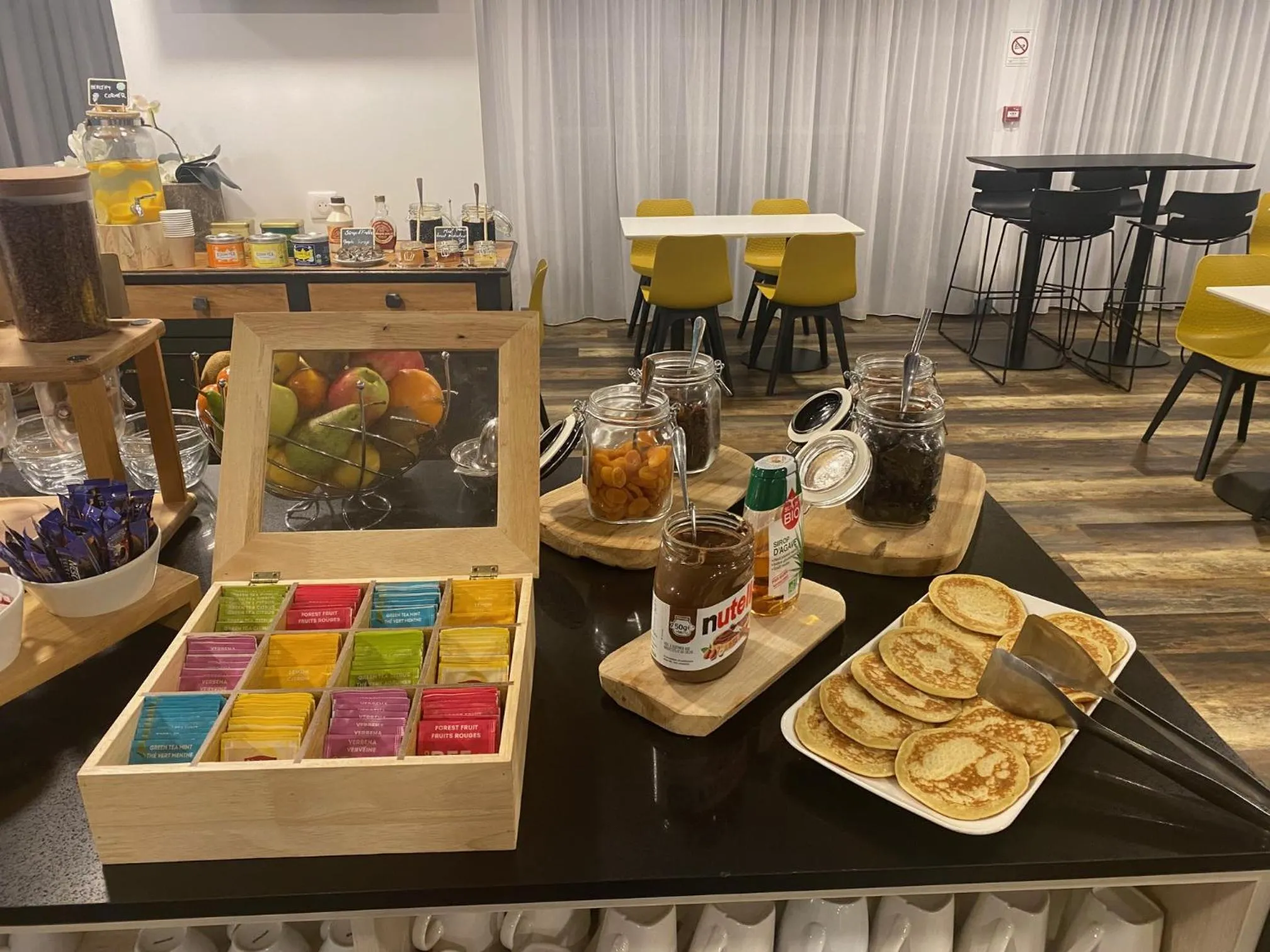 Food and drinks in Sure Hotel by Best Western Les Portes de Montauban