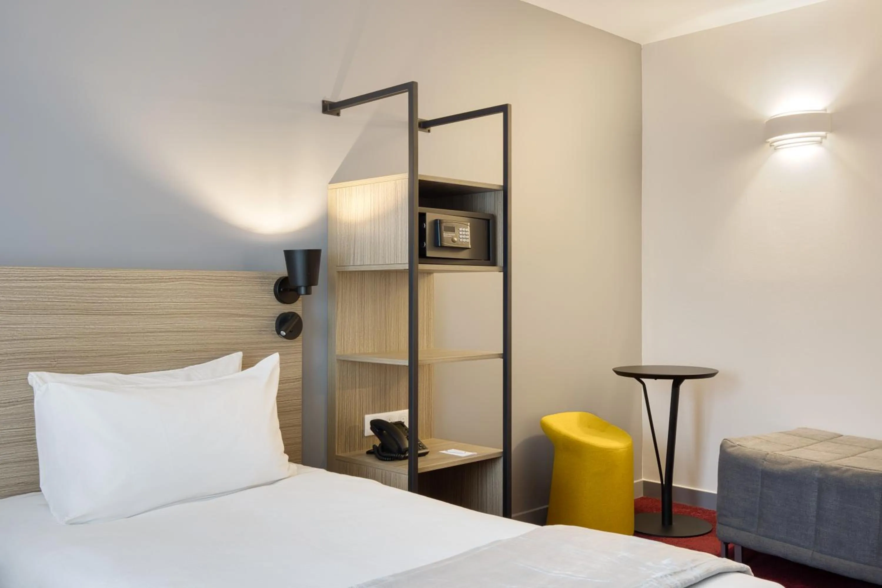 Bed in Sure Hotel by Best Western Les Portes de Montauban