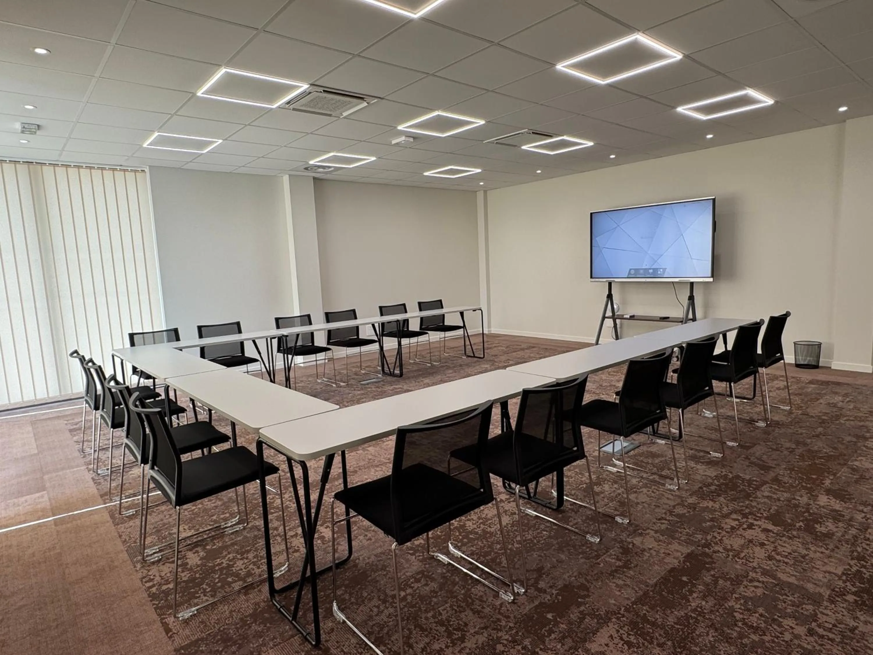 Meeting/conference room in Sure Hotel by Best Western Les Portes de Montauban