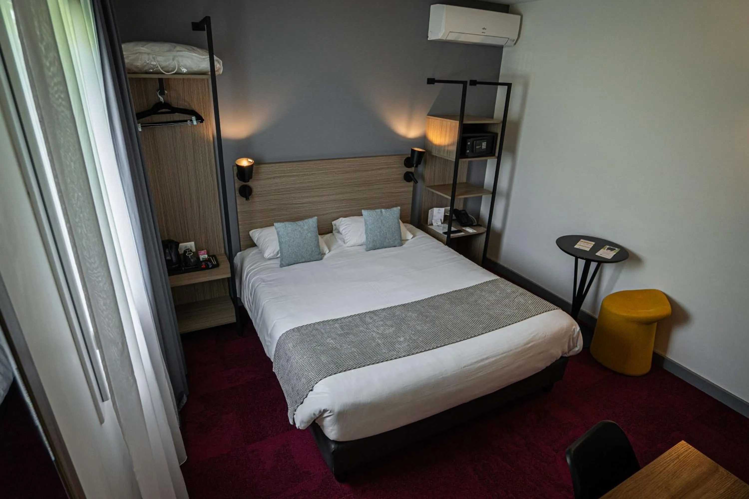 Bedroom, Bed in Sure Hotel by Best Western Les Portes de Montauban