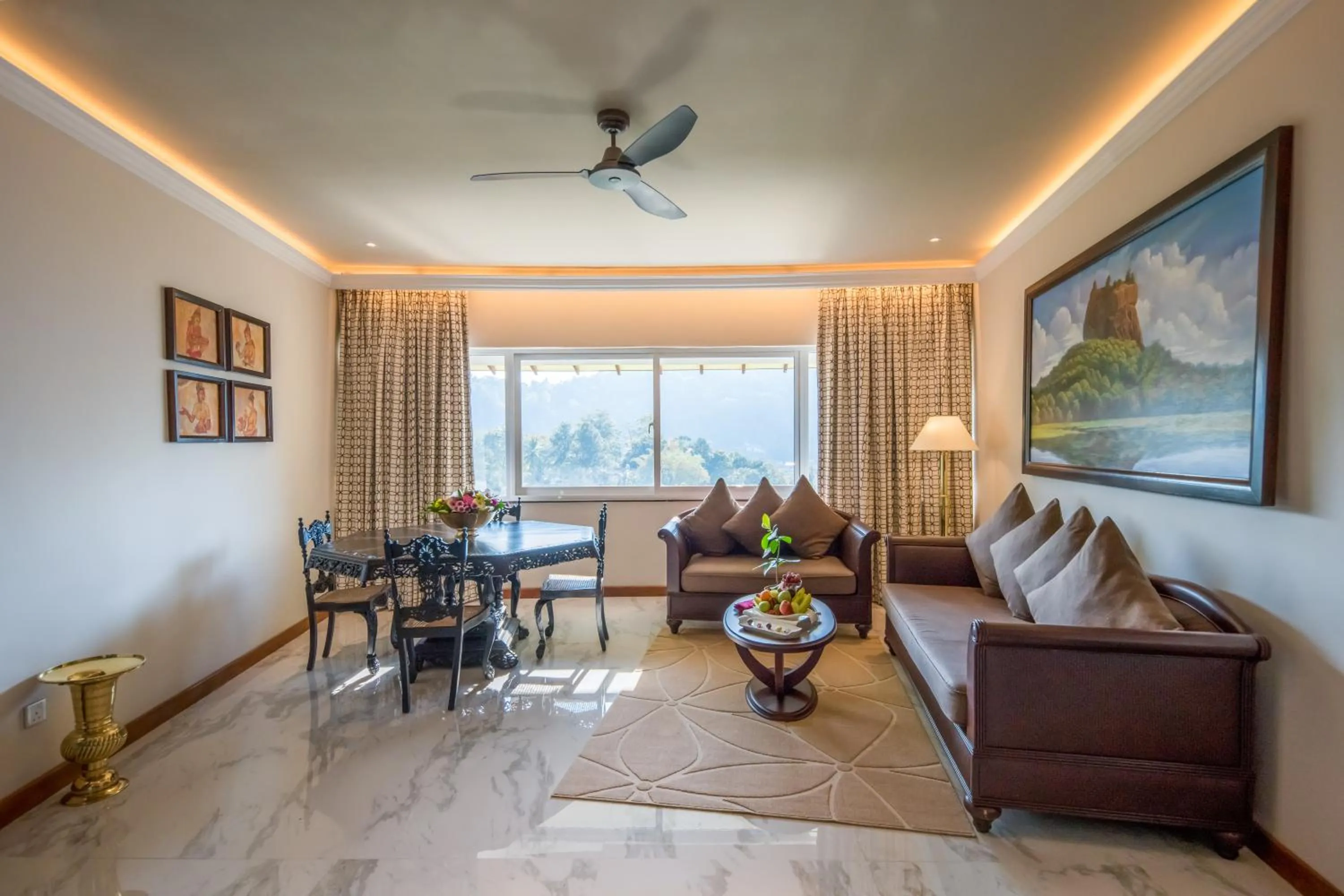 Living room in Earl's Regent Hotel