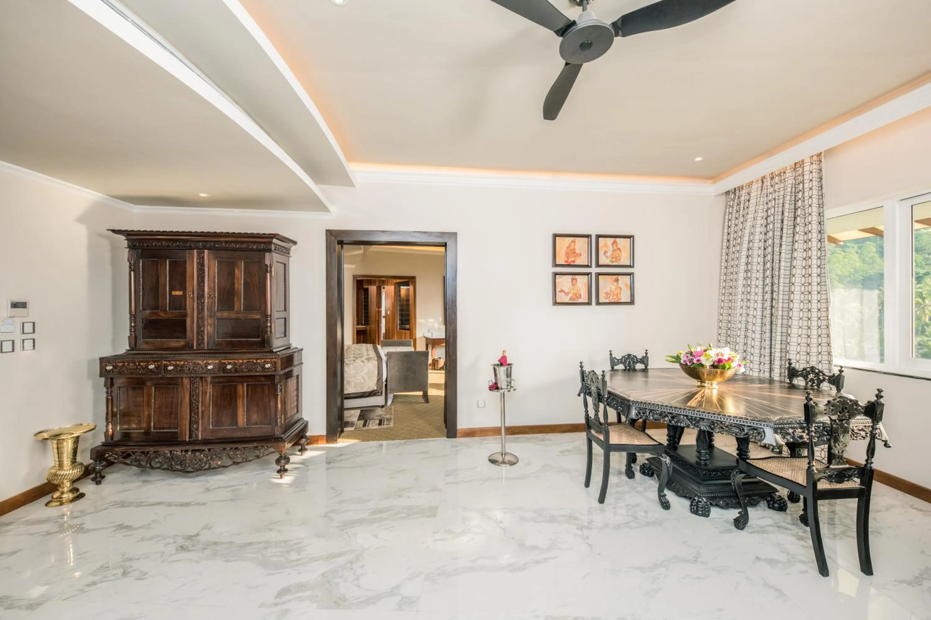Dining area in Earl's Regent Hotel