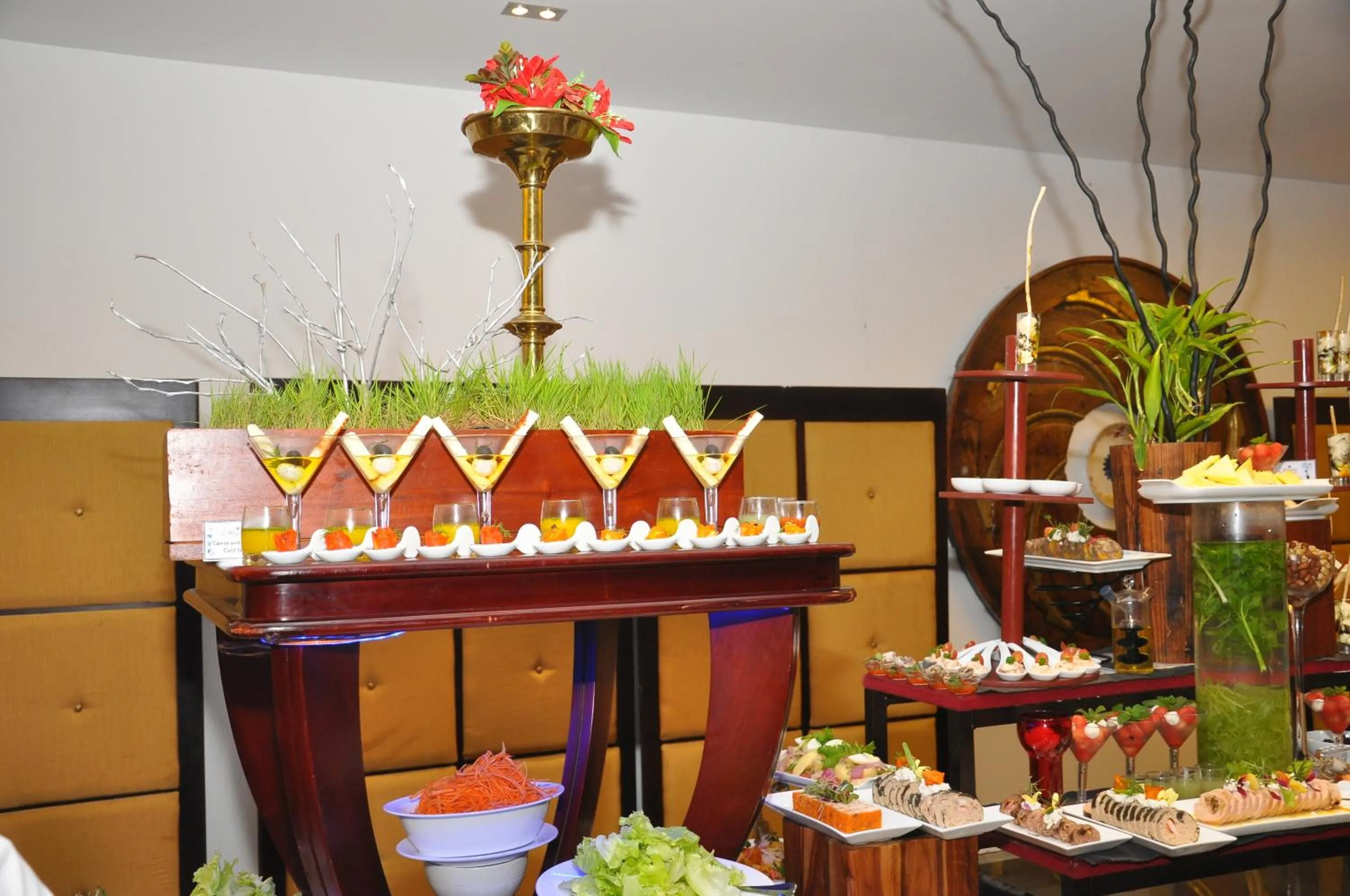 Meals in Earl's Regent Hotel