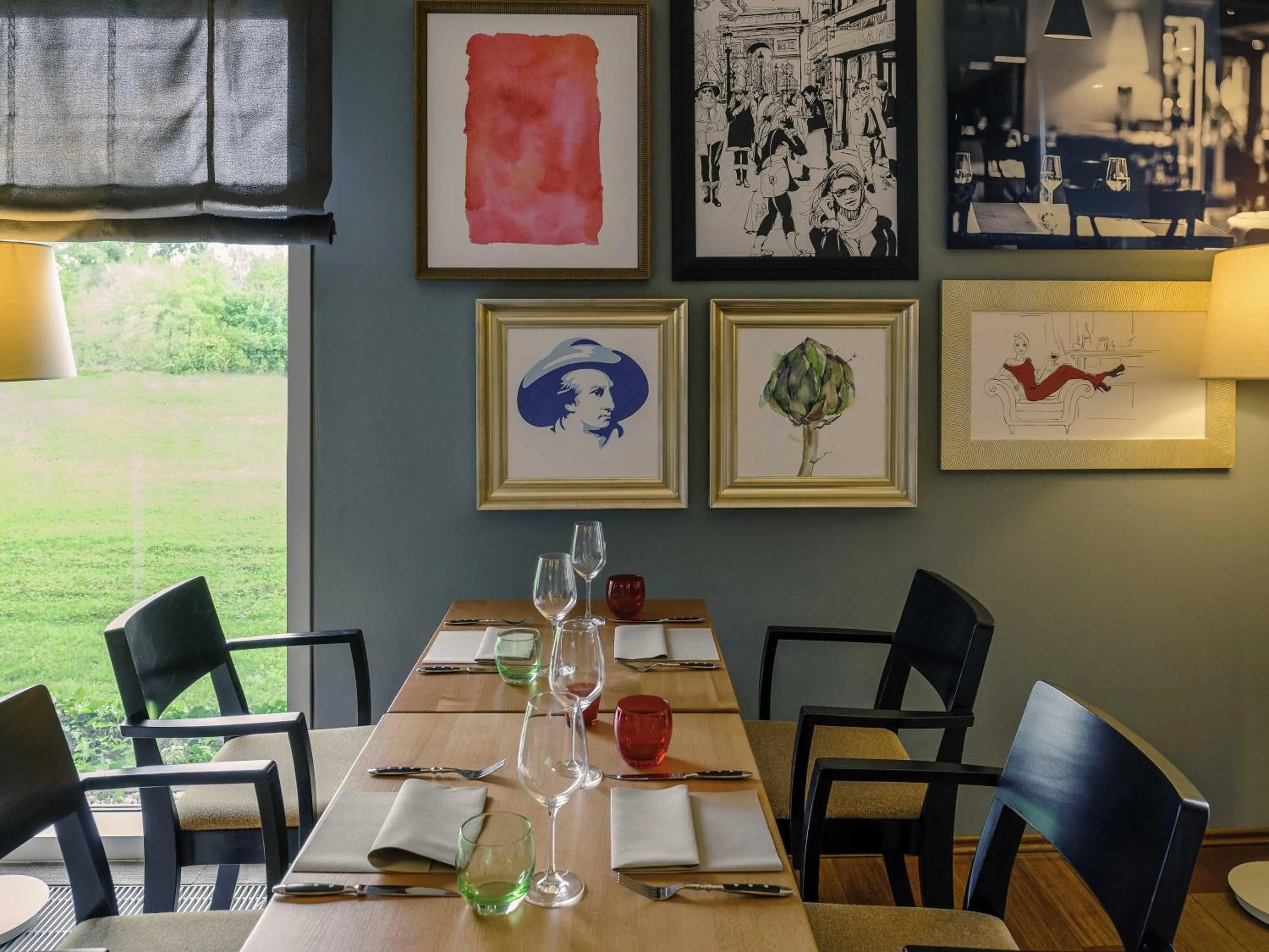 Restaurant/places to eat in Mercure Hotel Frankfurt Eschborn Helfmann-Park