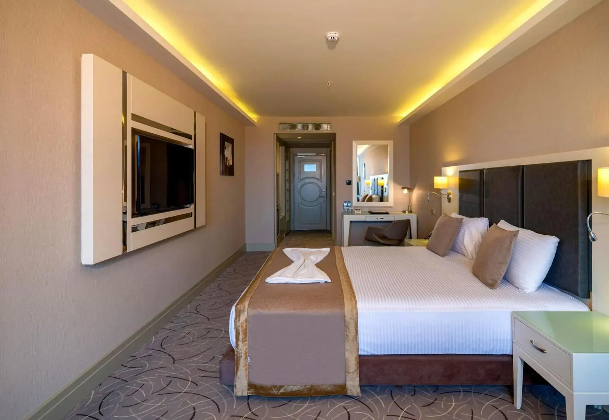 Superior Single Room with Lake View in The Conforium Hotel Van Superior Single Room with Lake View in The Conforium Hotel Van