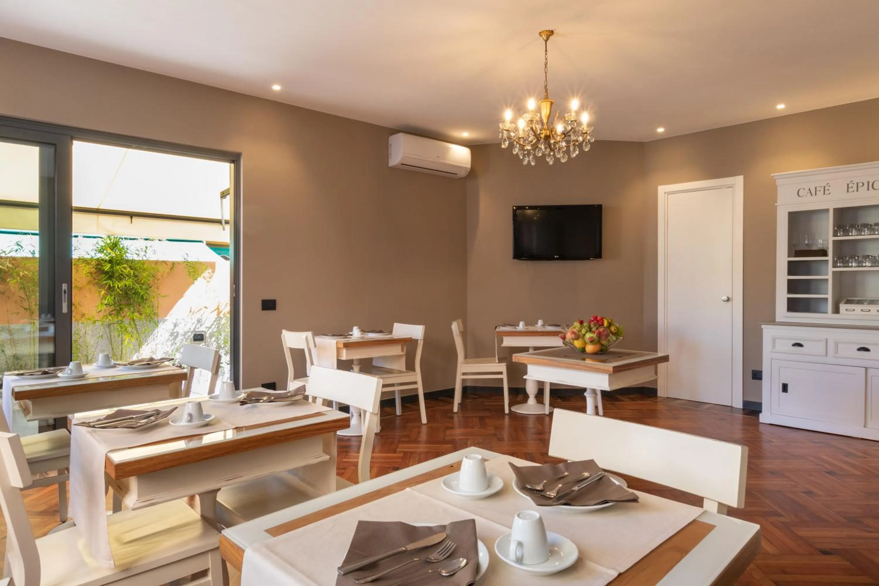 TV and multimedia in The Time -Home & Hotel-