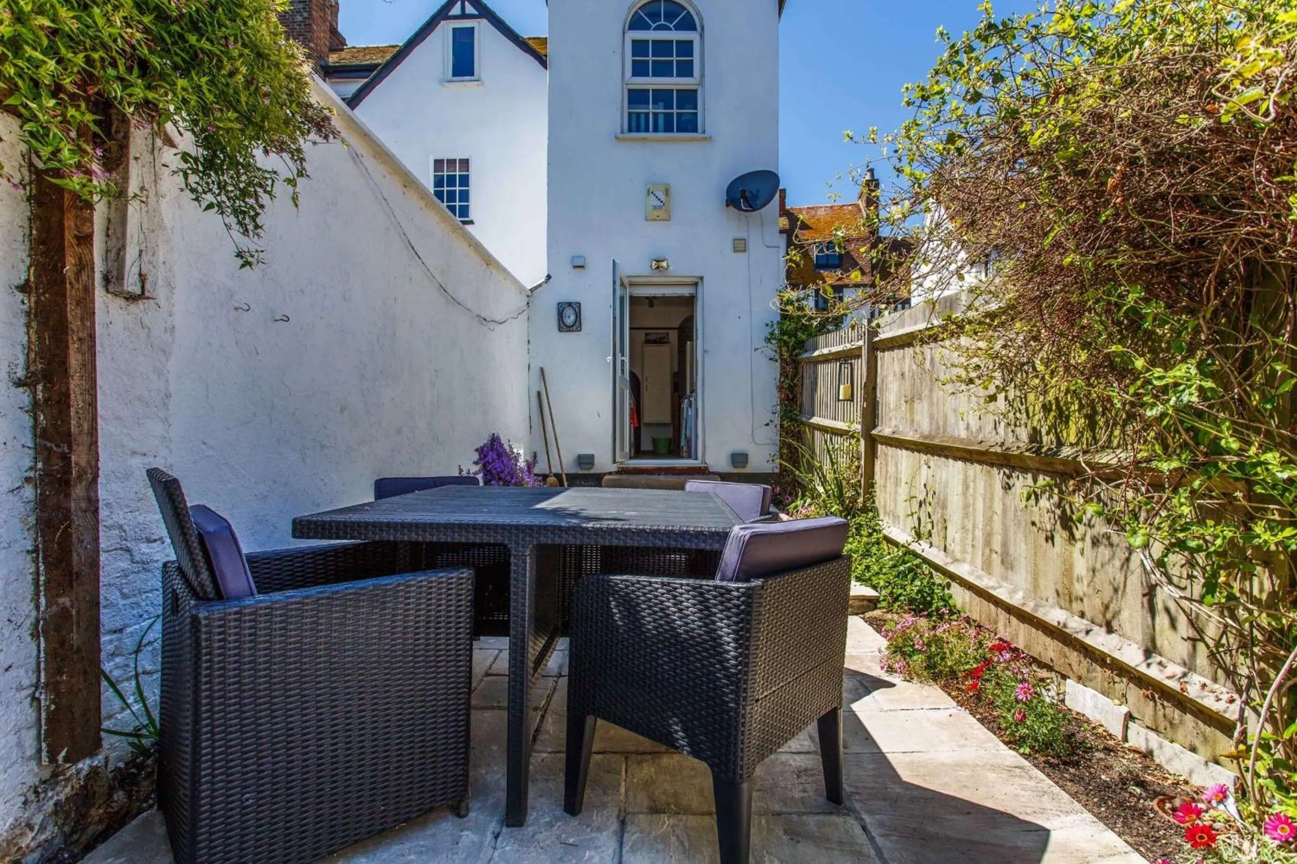 Patio in Modern living, Charming Old Town Cottage
