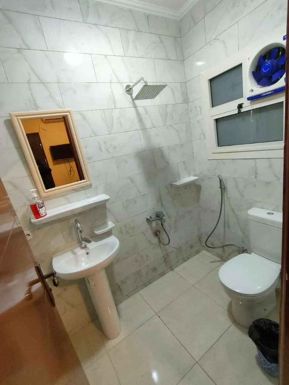 Shower in Royal hotel Tanta - فندق رويال طنطا