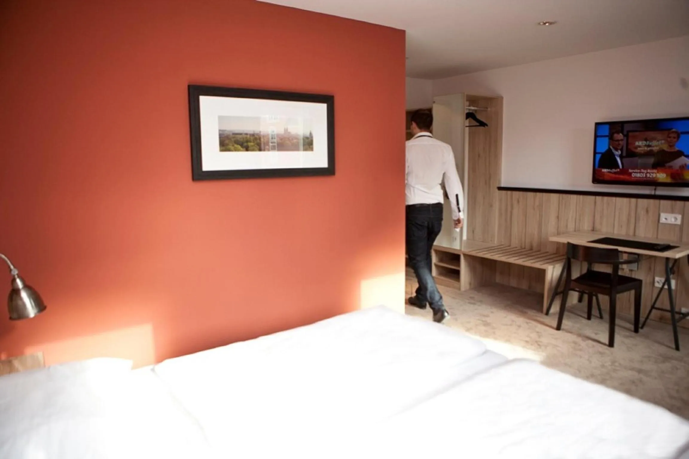 Photo of the whole room, Bed in Dock1