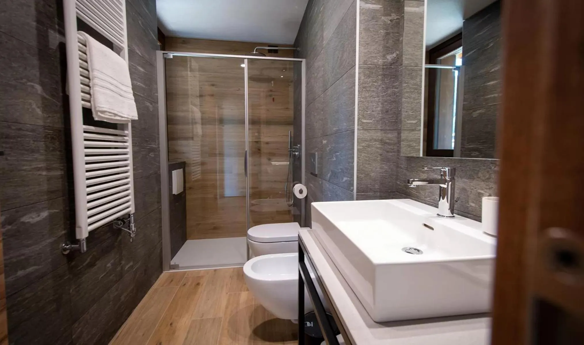 Shower in Nira Mountain Resort Futura