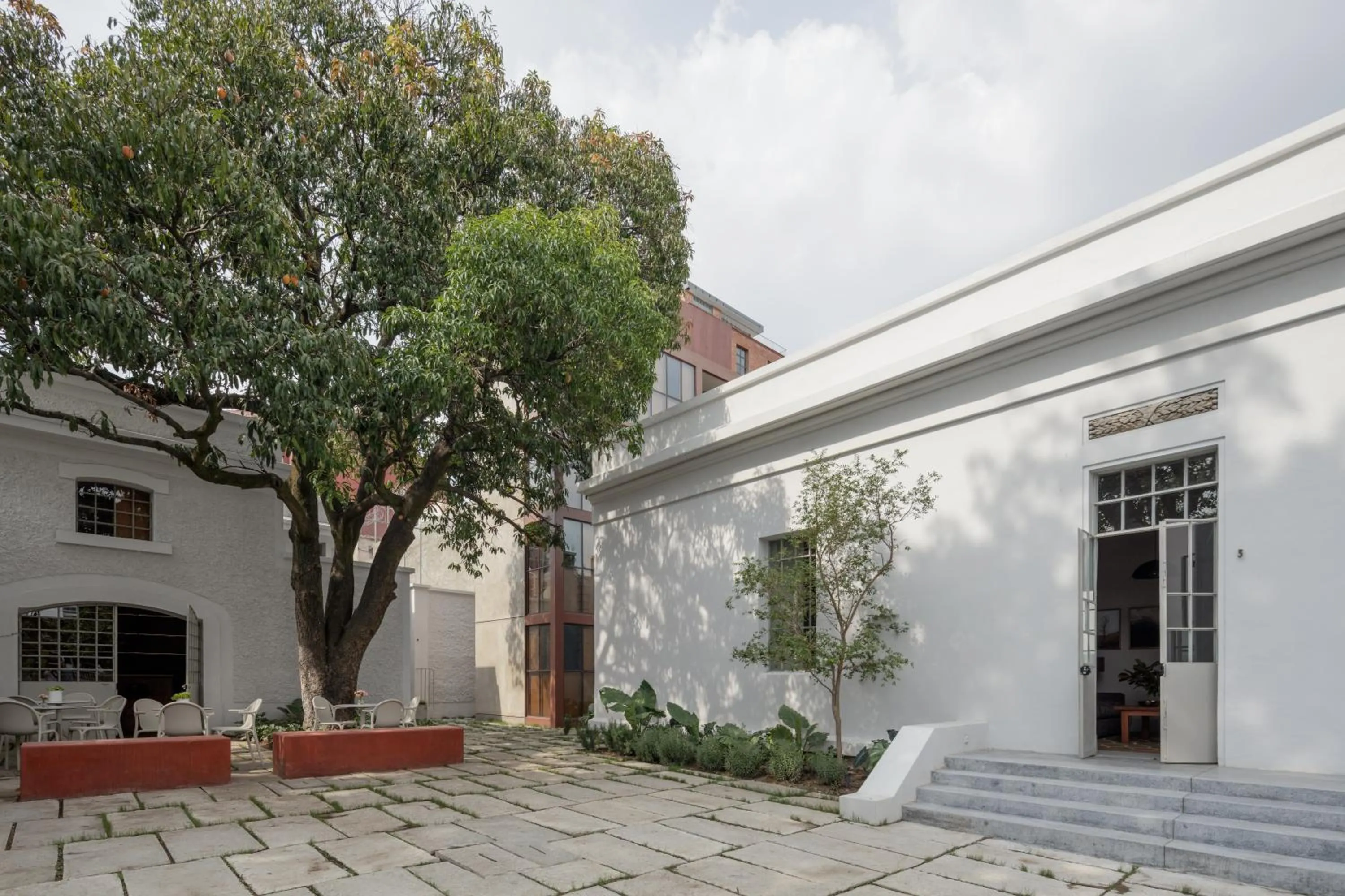 Property building in Casa Bosque Eduviges