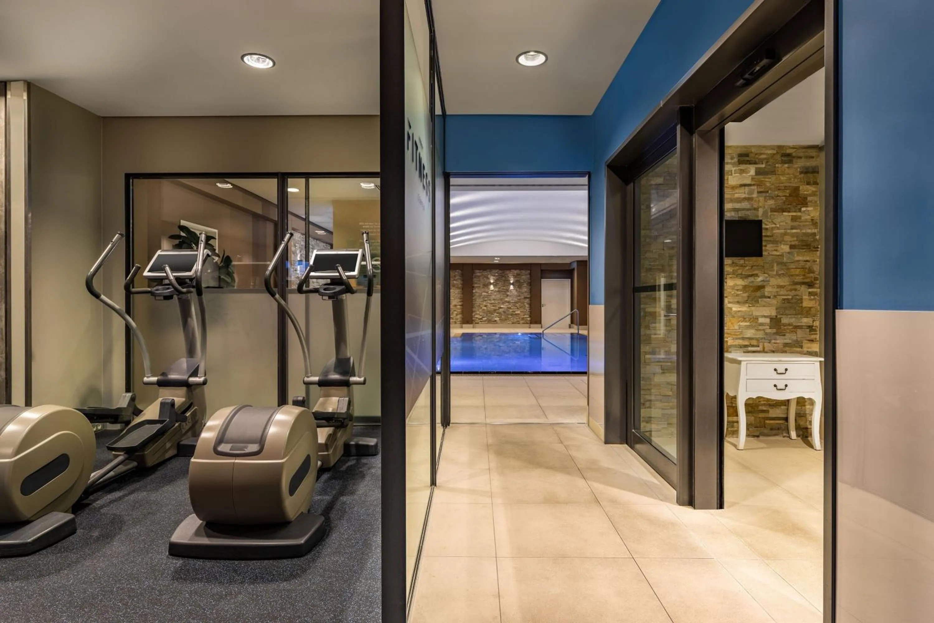 Swimming pool in Berlin Marriott Hotel