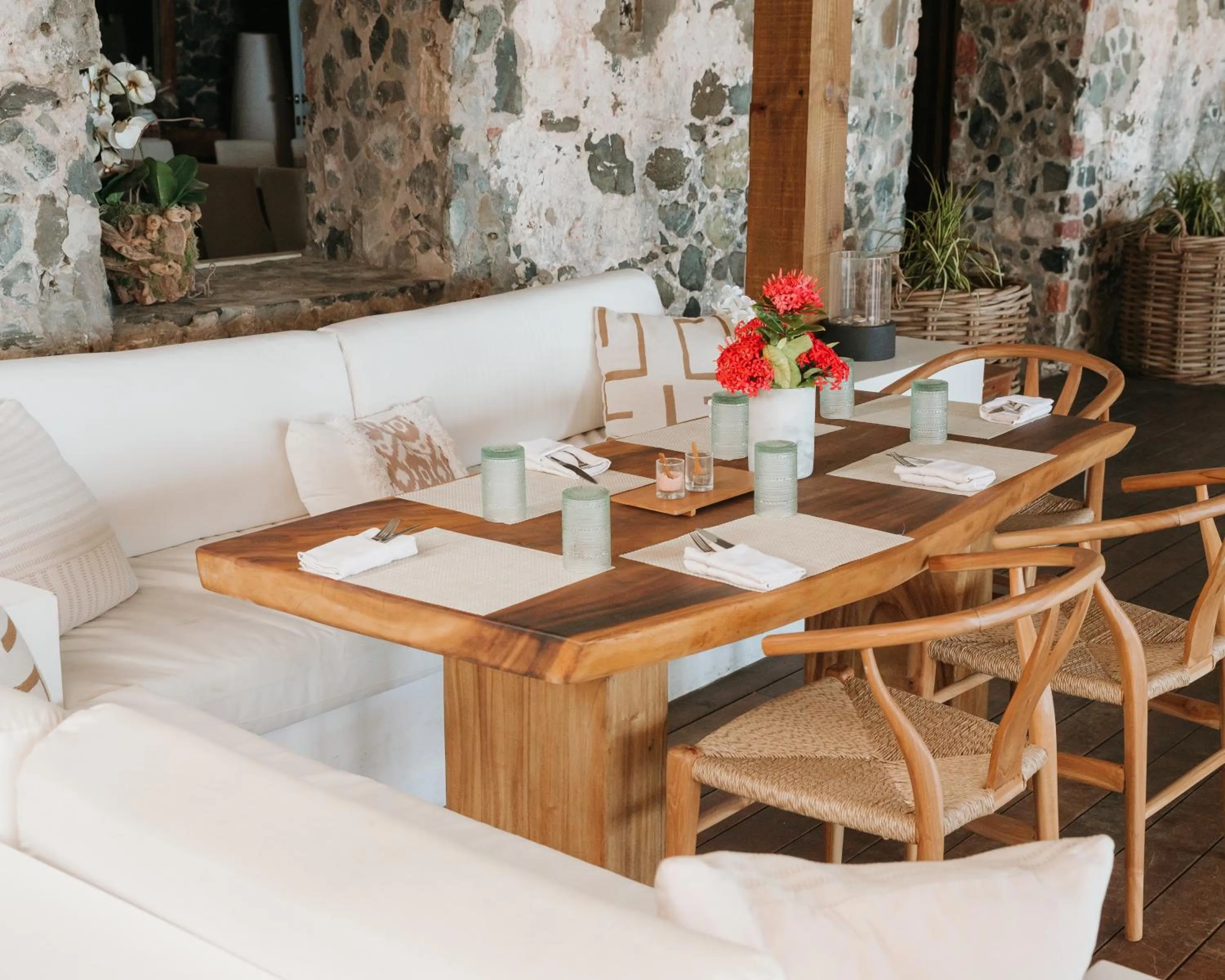 Restaurant/places to eat in Long Bay Beach Resort