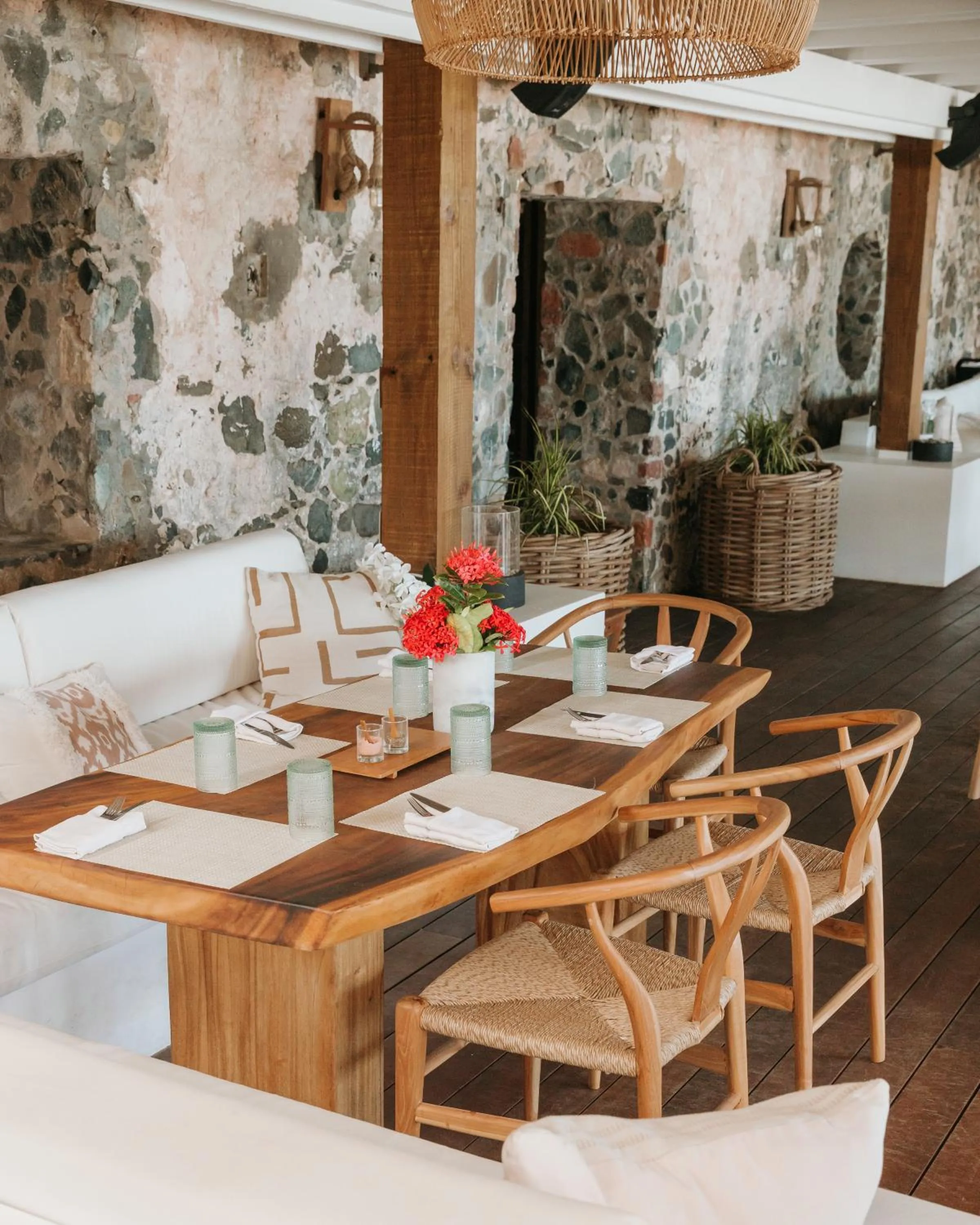 Restaurant/places to eat in Long Bay Beach Resort