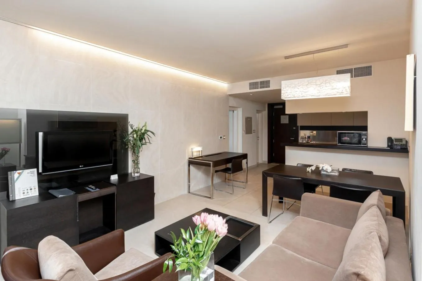 TV and multimedia in Radisson Blu Residence, Dubai Marina