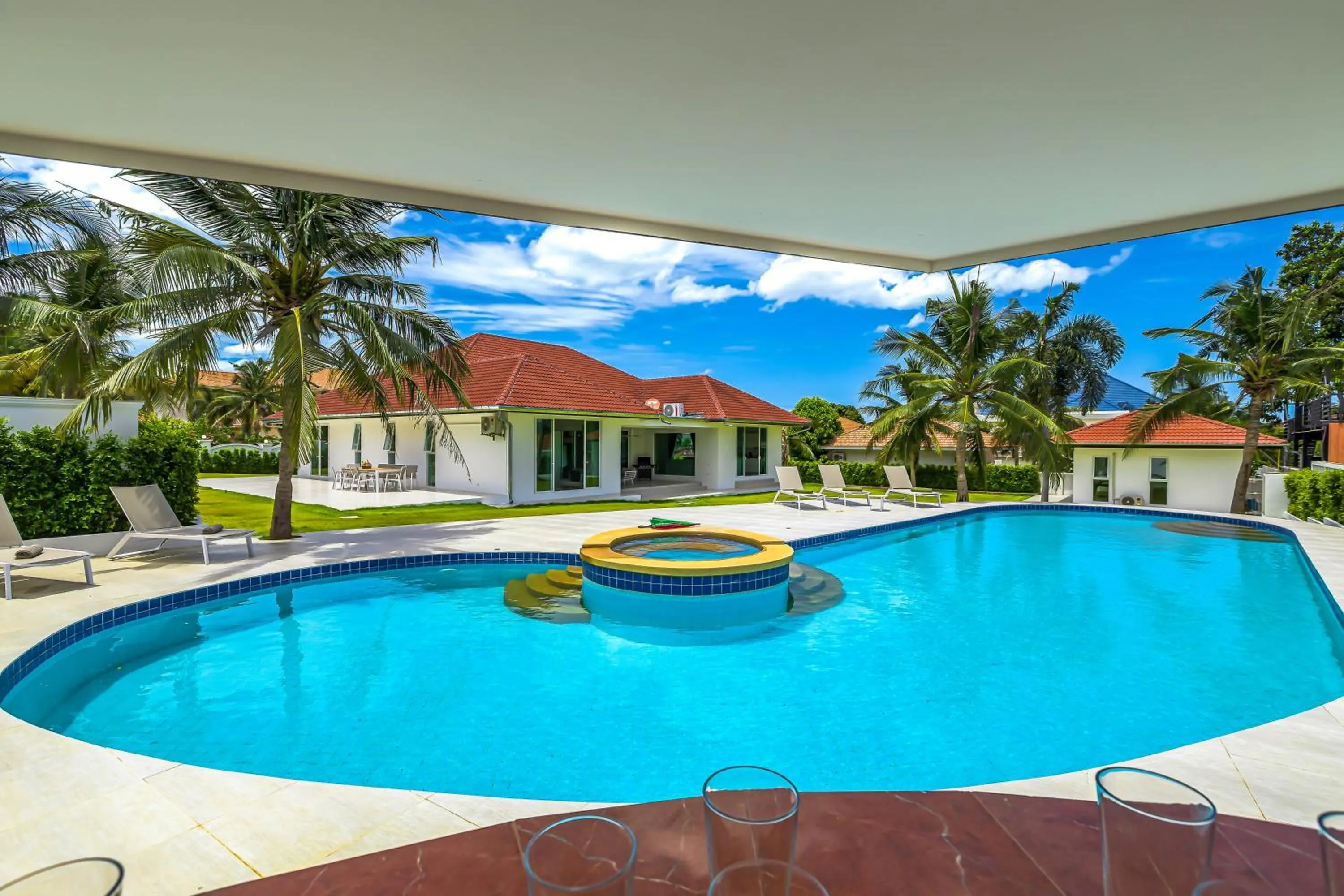 Amazing Private 6 Bedroom Pool Villa ED60