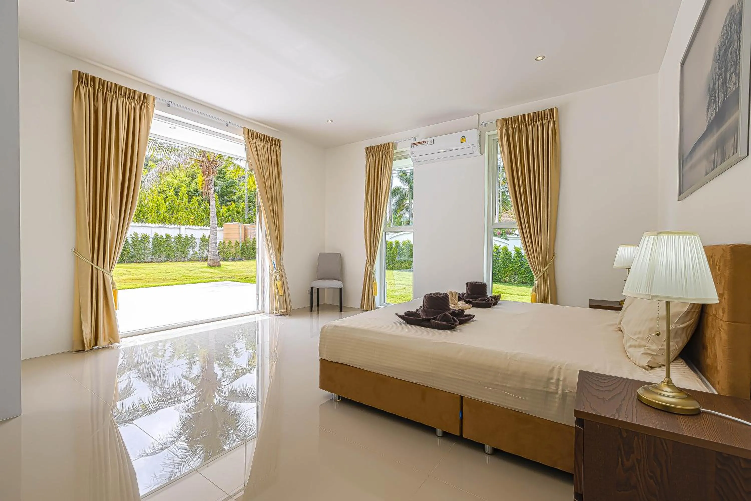 Bed in Amazing Private 6 Bedroom Pool Villa ED60