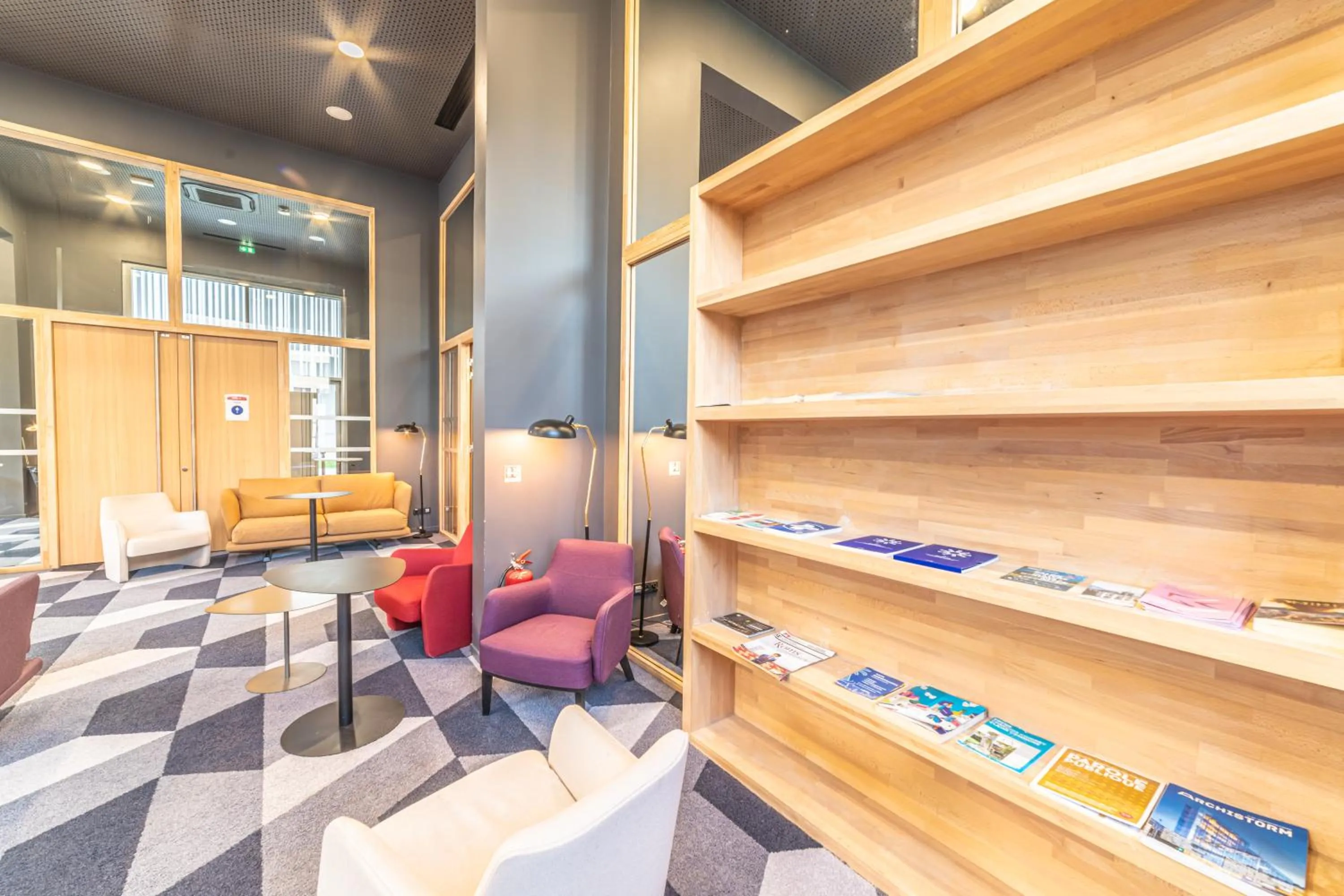 Library in Break & Home Campus Condorcet - La Maison des chercheurs Appart'Hôtel