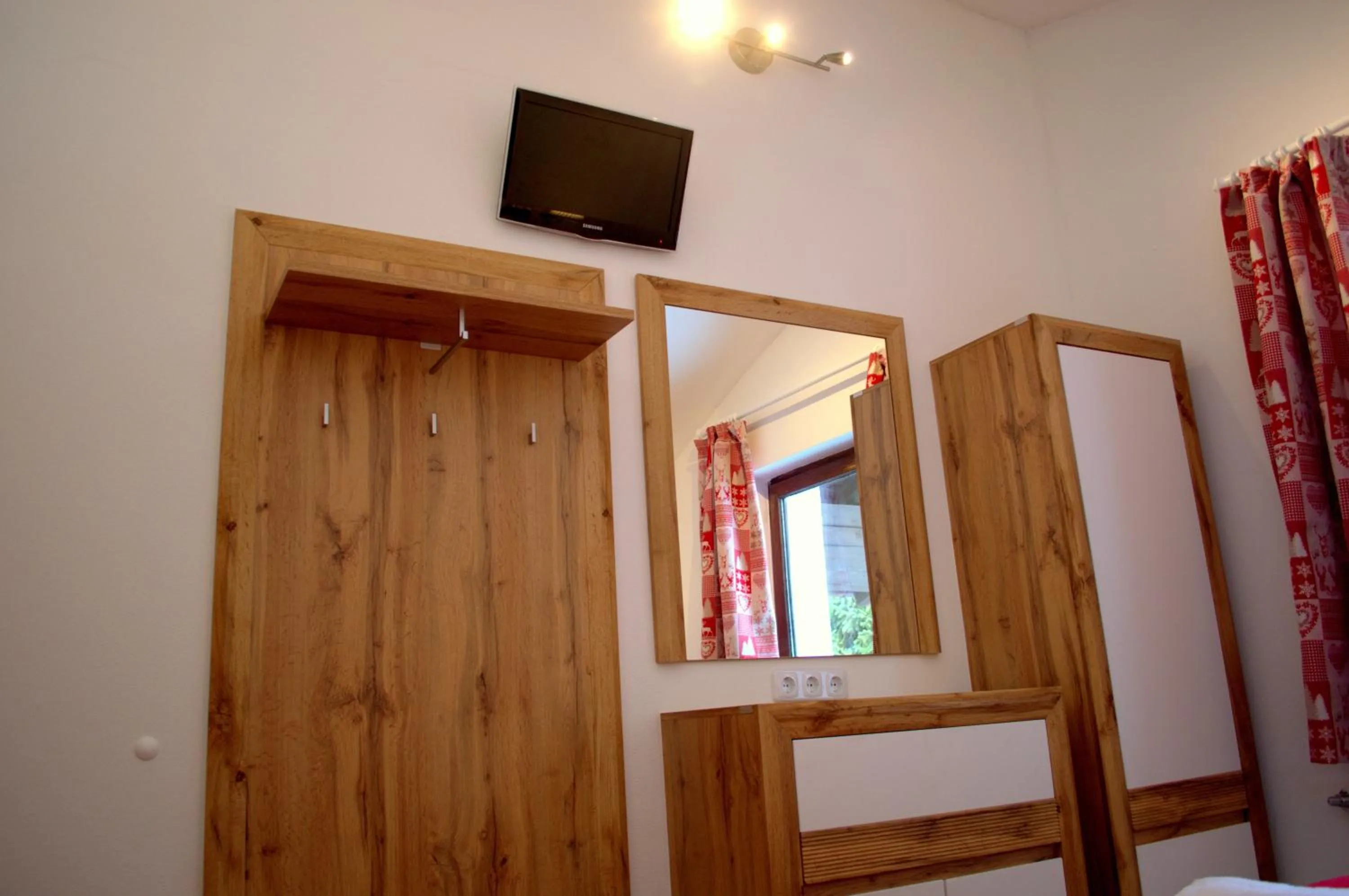 Photo of the whole room, Bed in Haus Susanne