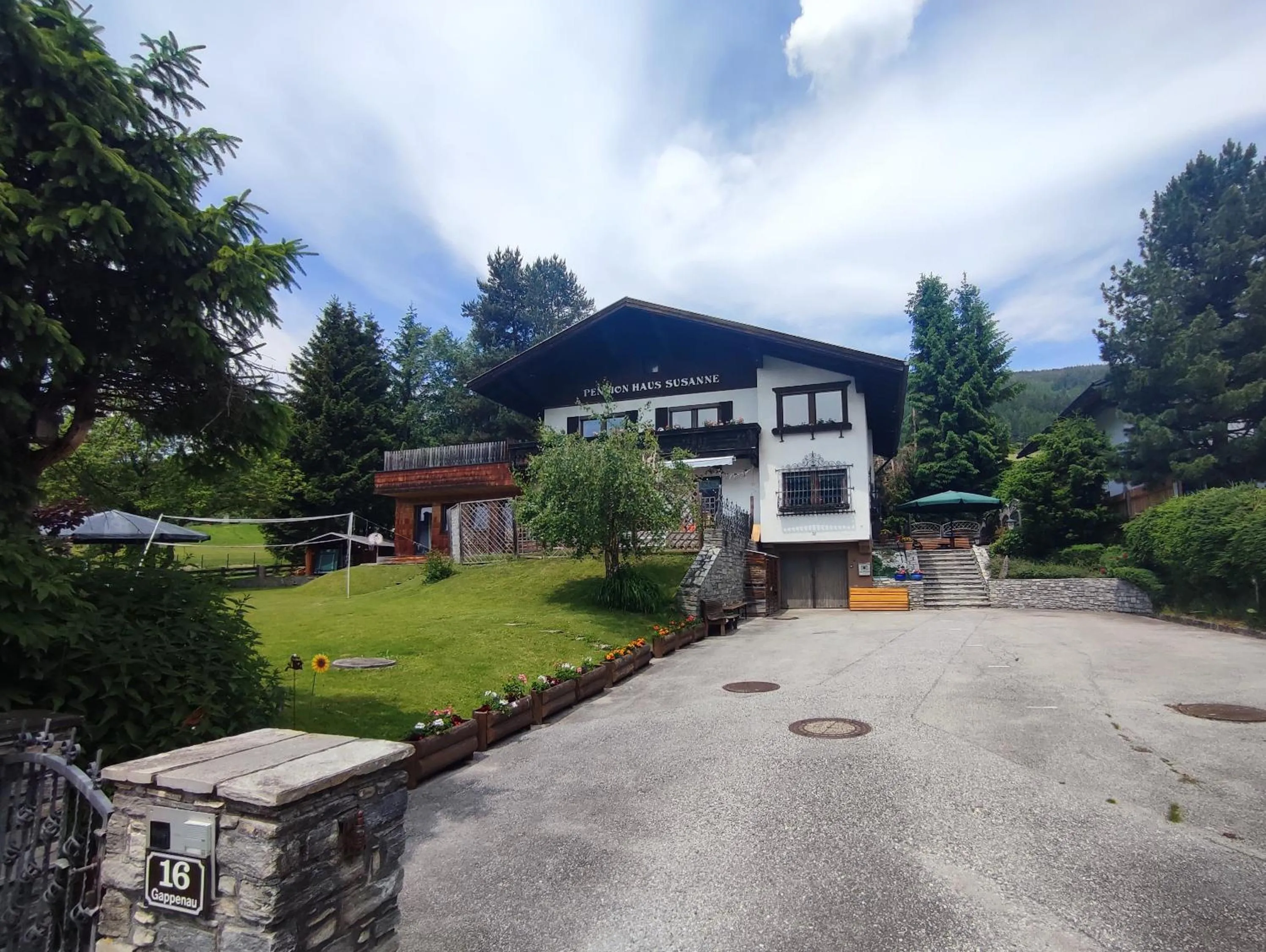 Property building in Haus Susanne