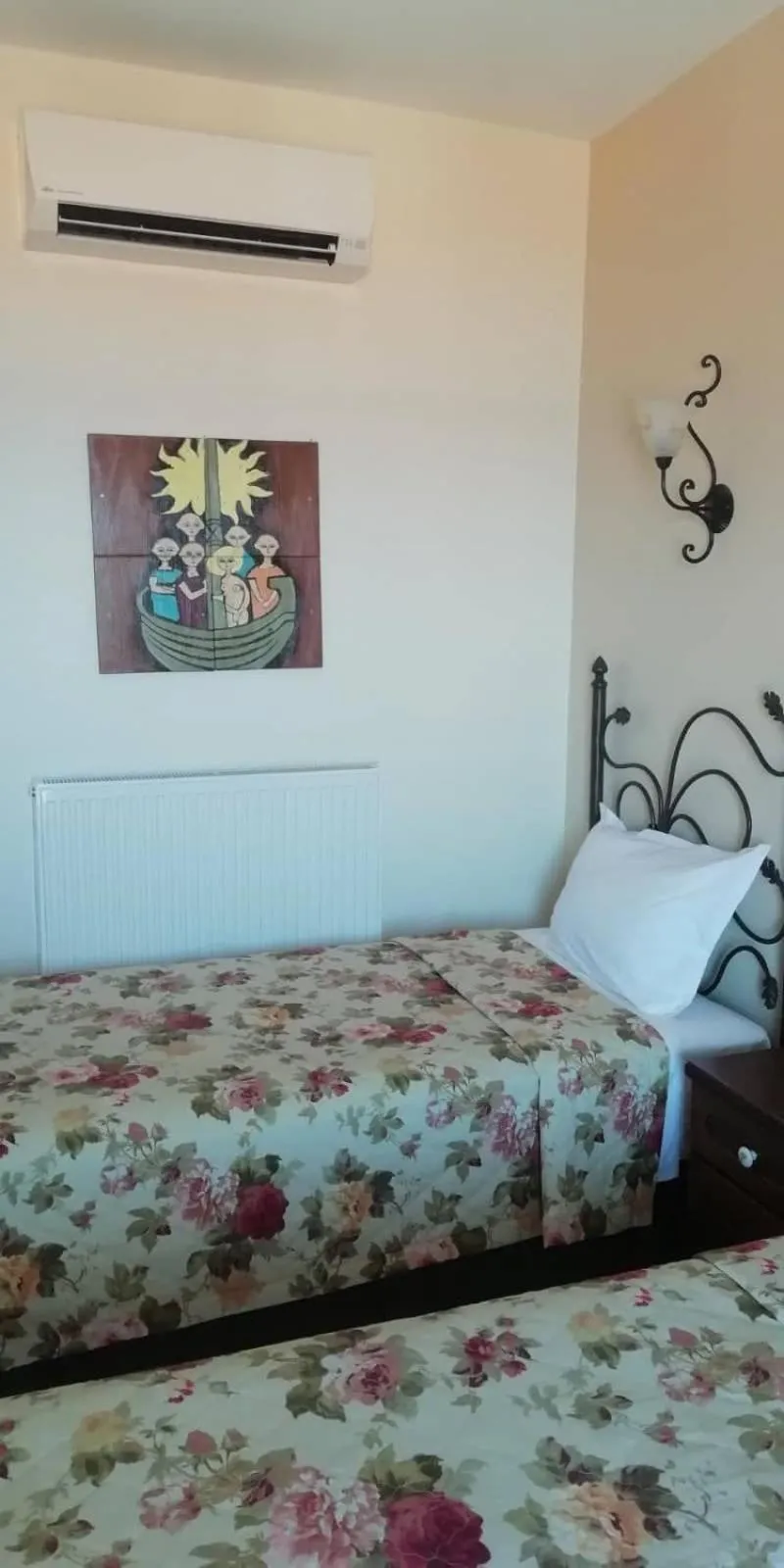 Photo of the whole room, Bed in Xenios Zeus