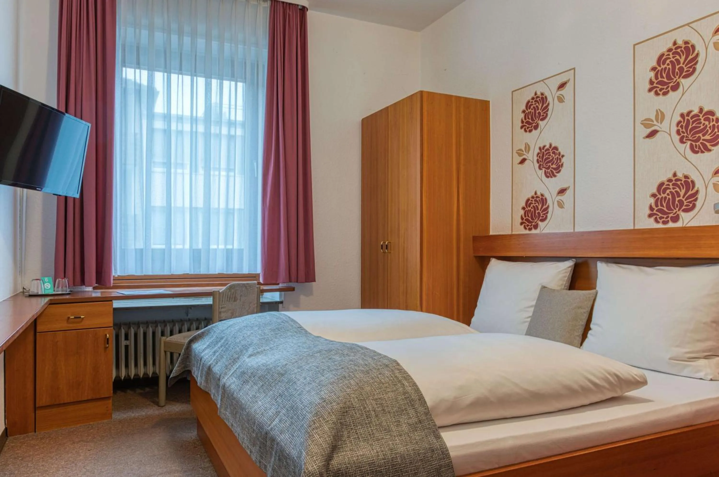 Photo of the whole room, Bed in Sautter Hotel Stuttgart City