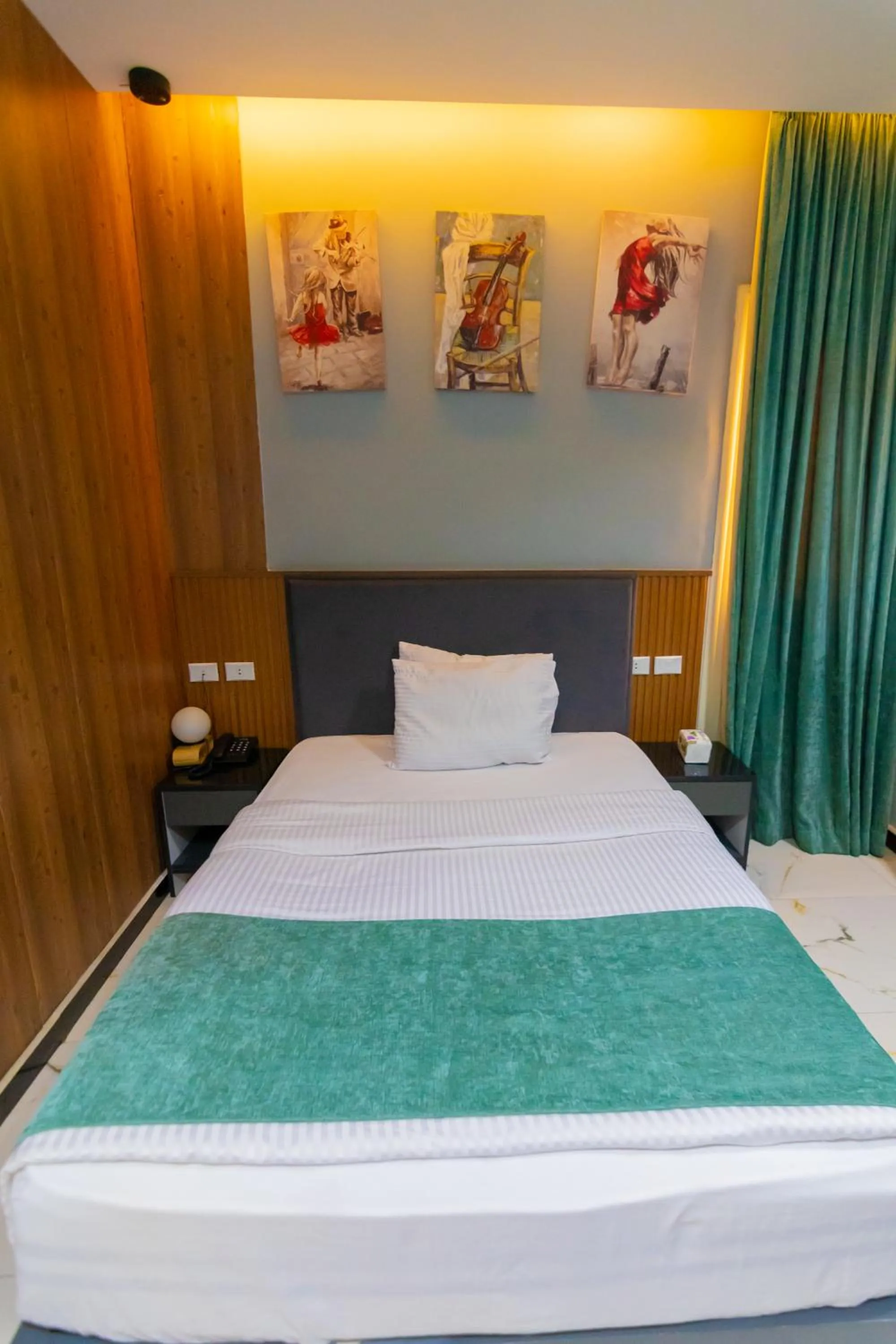 Bedroom, Bed in Museum Plaza