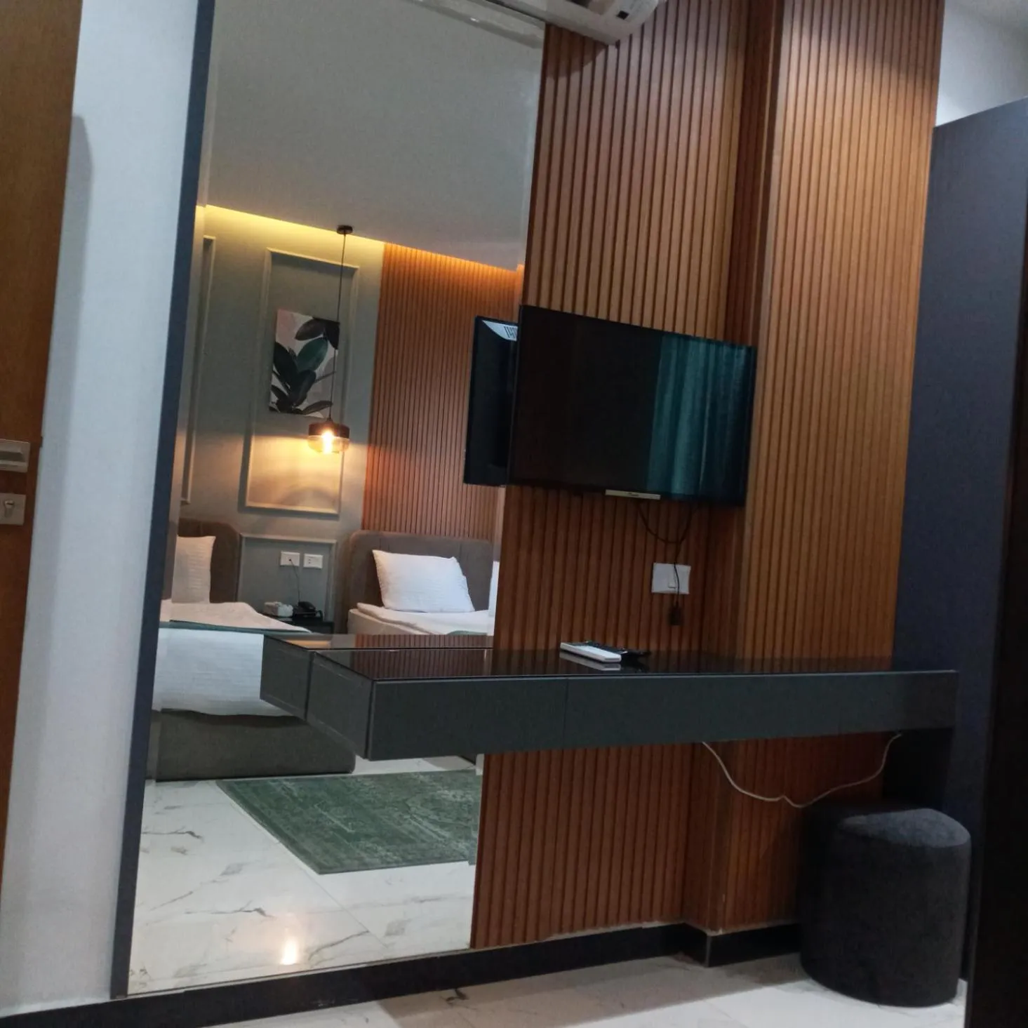 Communal lounge/ TV room, Bed in Museum Plaza