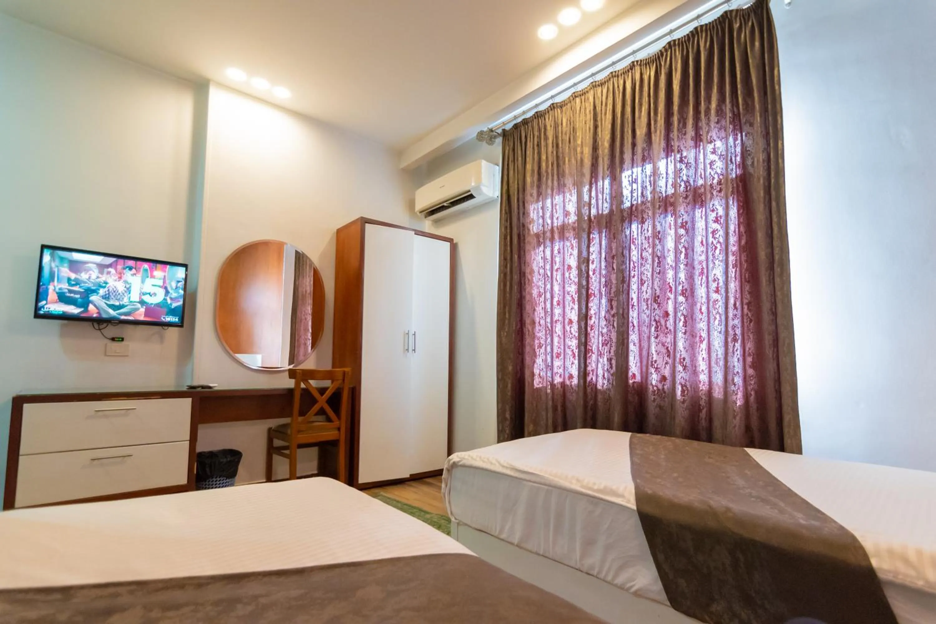 Bathroom, Bed in Museum Plaza