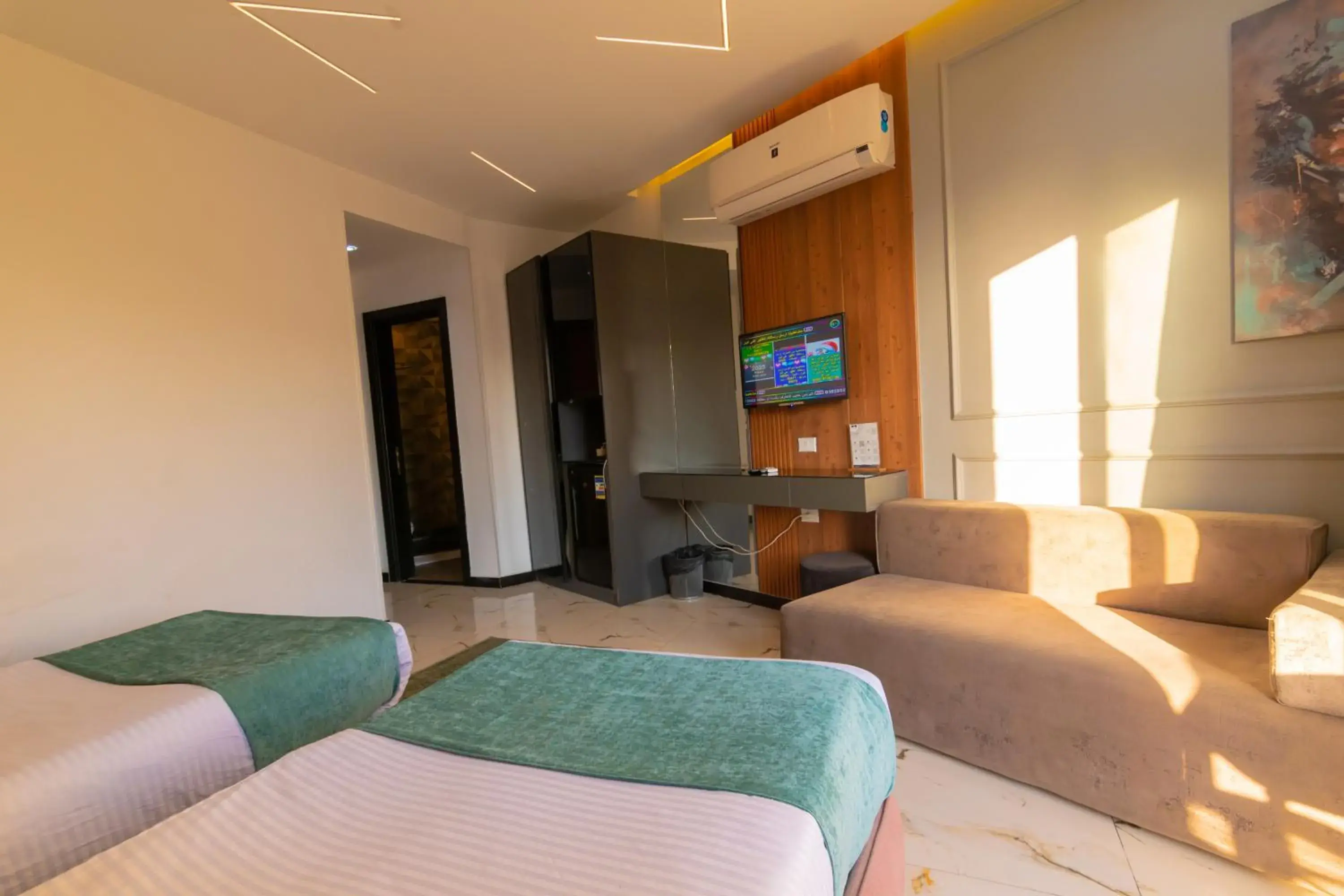 Superior Double or Twin Room with City View - single occupancy in Museum Plaza Superior Double or Twin Room with City View - single occupancy in Museum Plaza