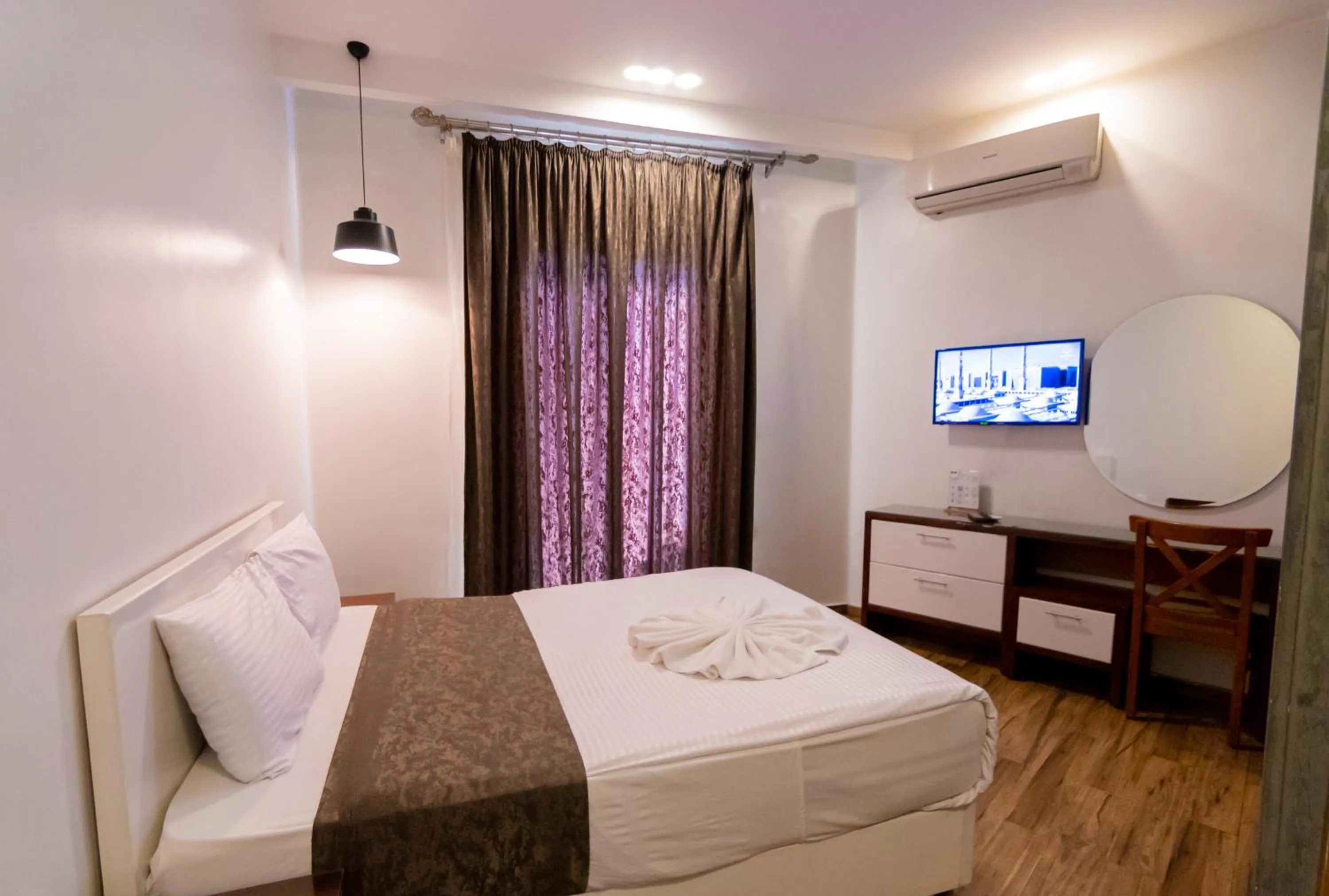 Bedroom, Bed in Museum Plaza