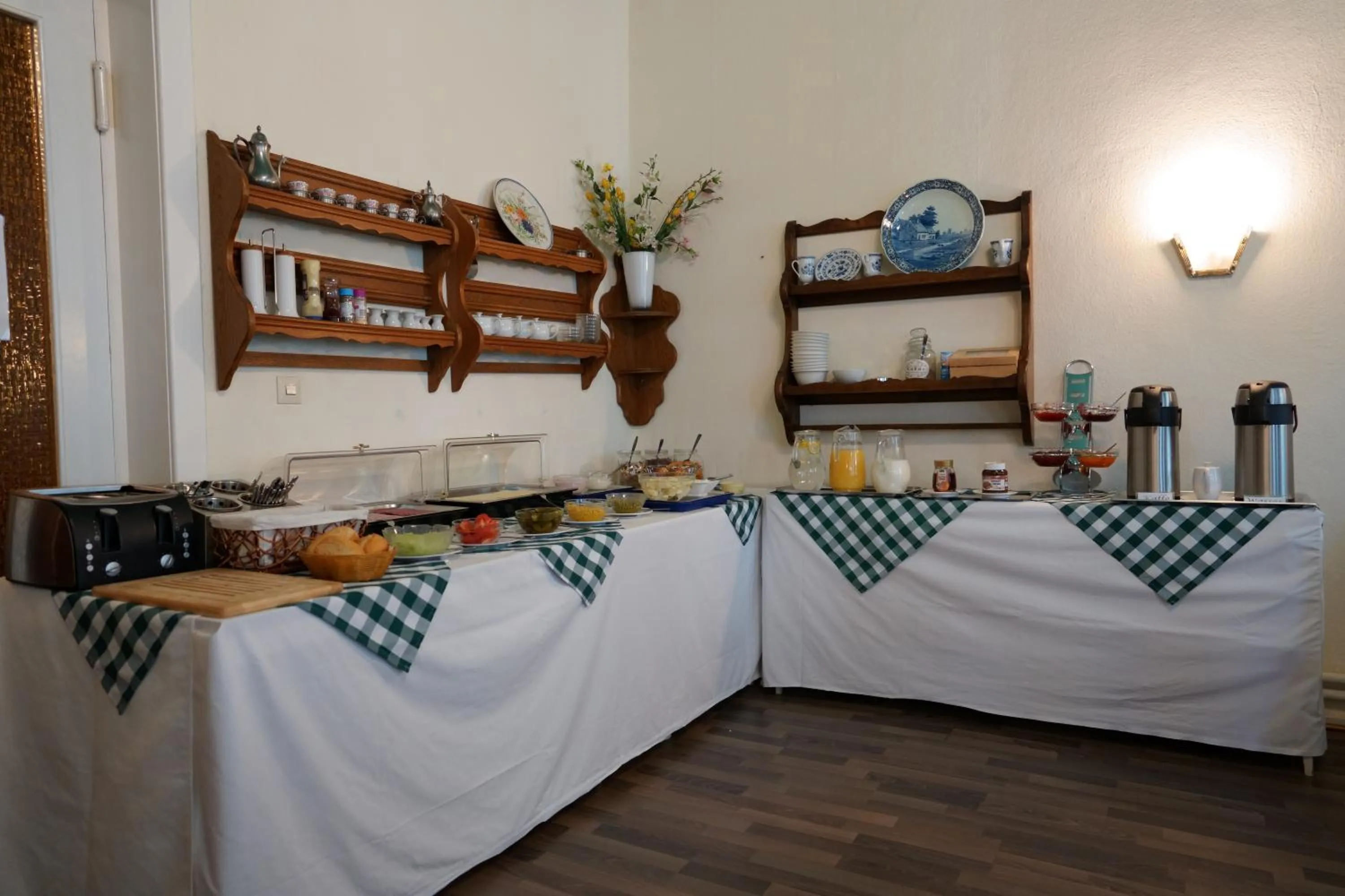 Buffet breakfast in Hotel Xantener Eck